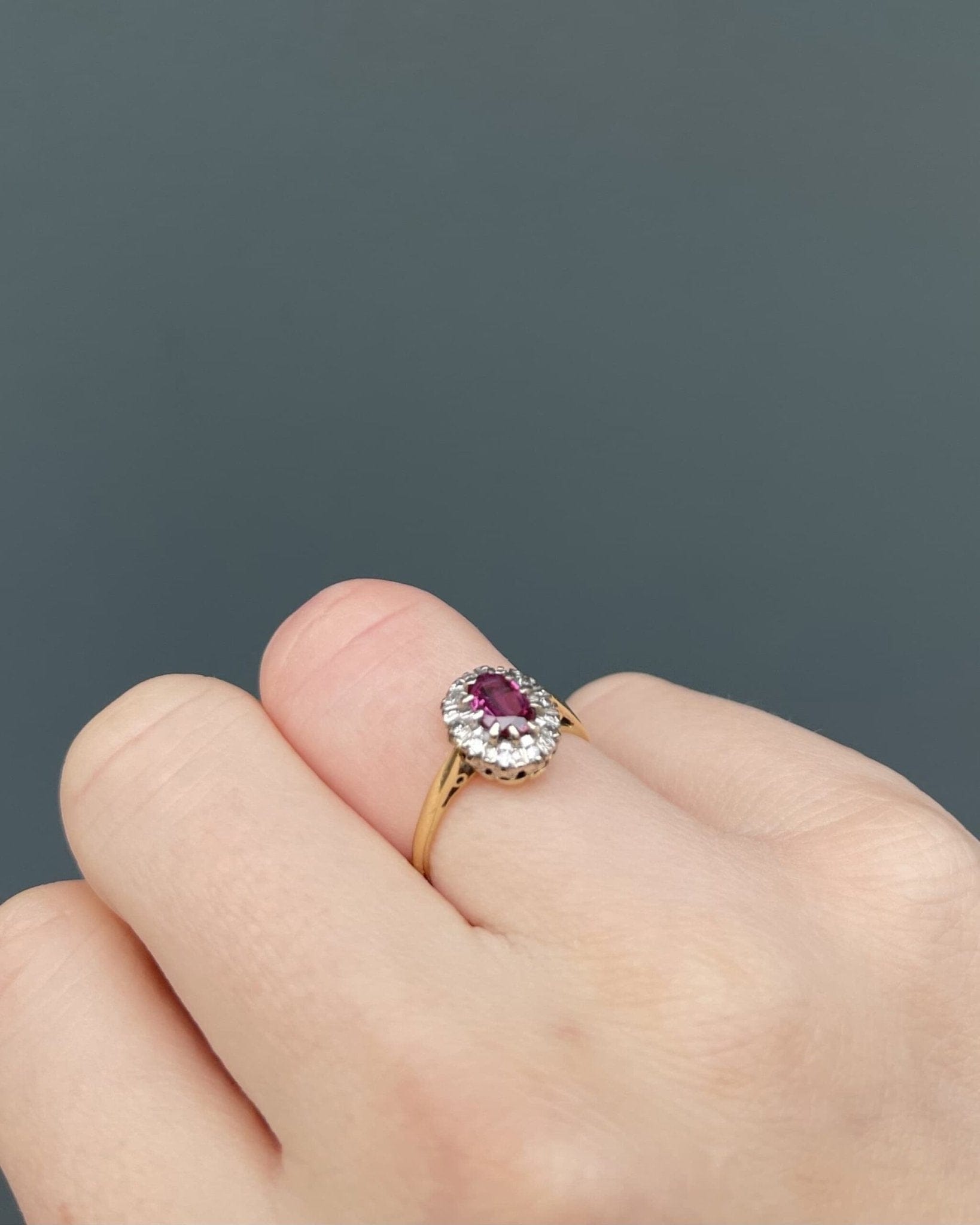 Bague Marguerite Rubis 0.65 carat &amp; Diamants "Maima" - Elliade Paris