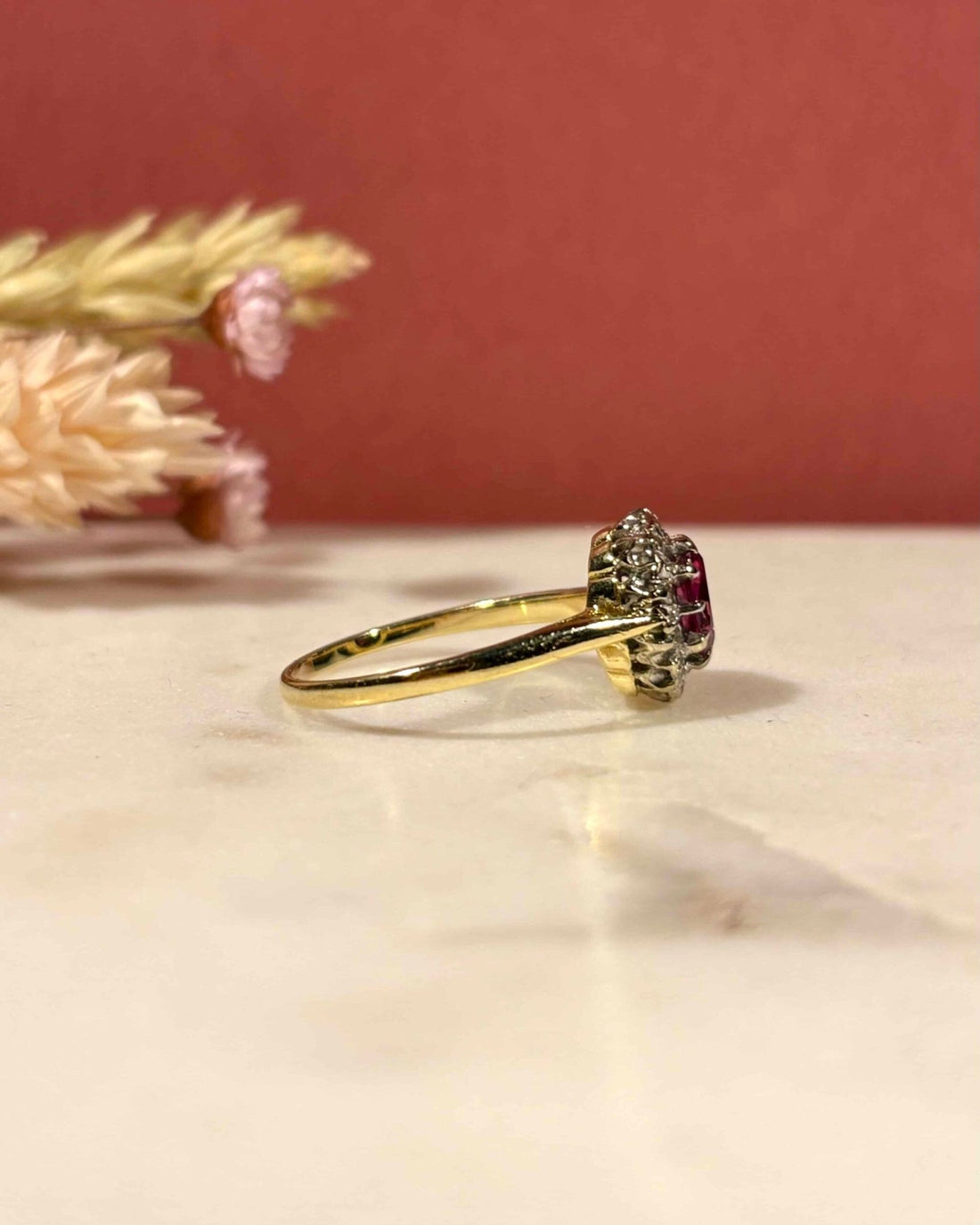 Bague Marguerite Rubis 0.65 carat &amp; Diamants &quot;Maima&quot; - Elliade Paris