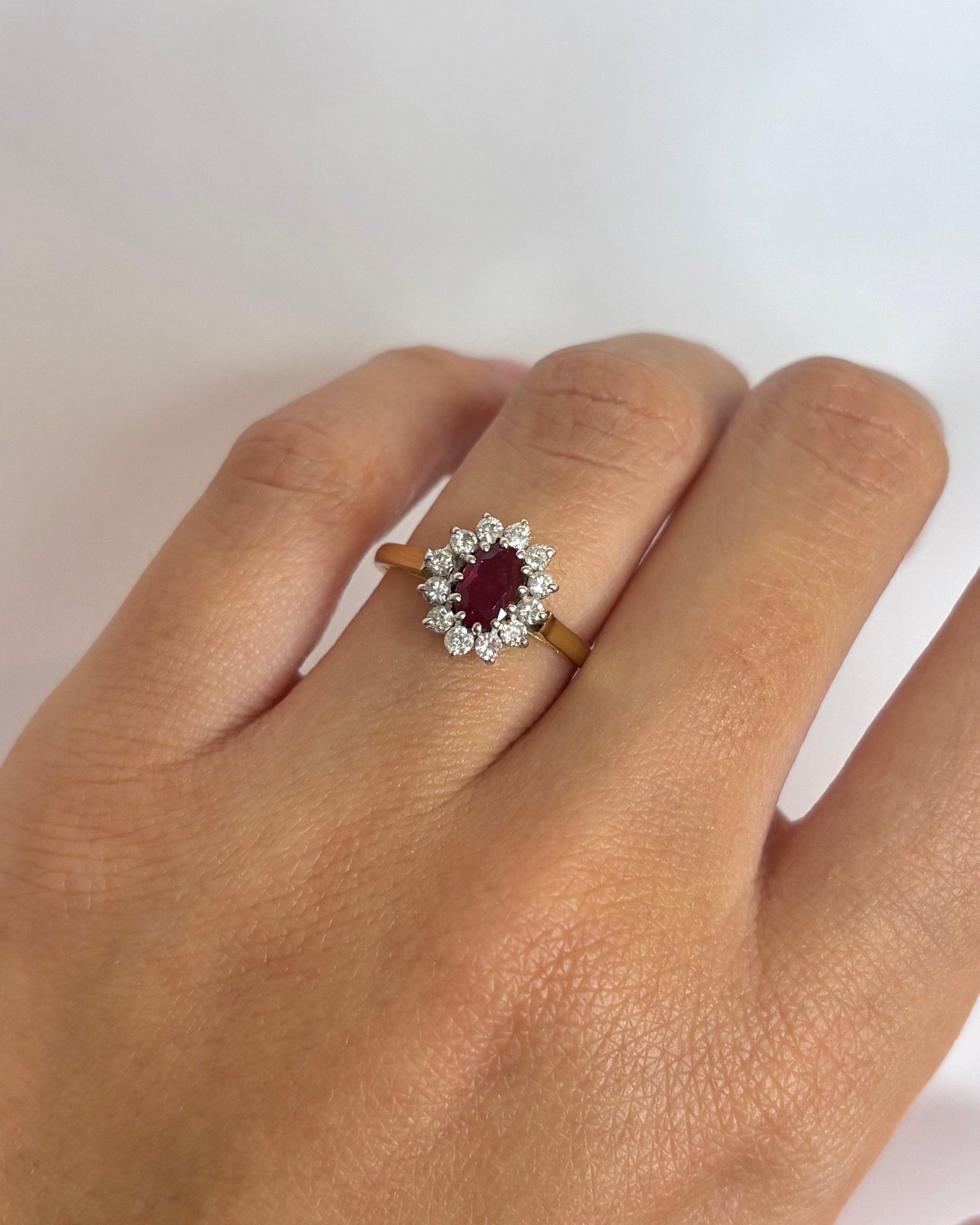 Bague Marguerite Rubis 0.66 carat &amp; Diamants 0.36 carat "Rumi" - Elliade Paris