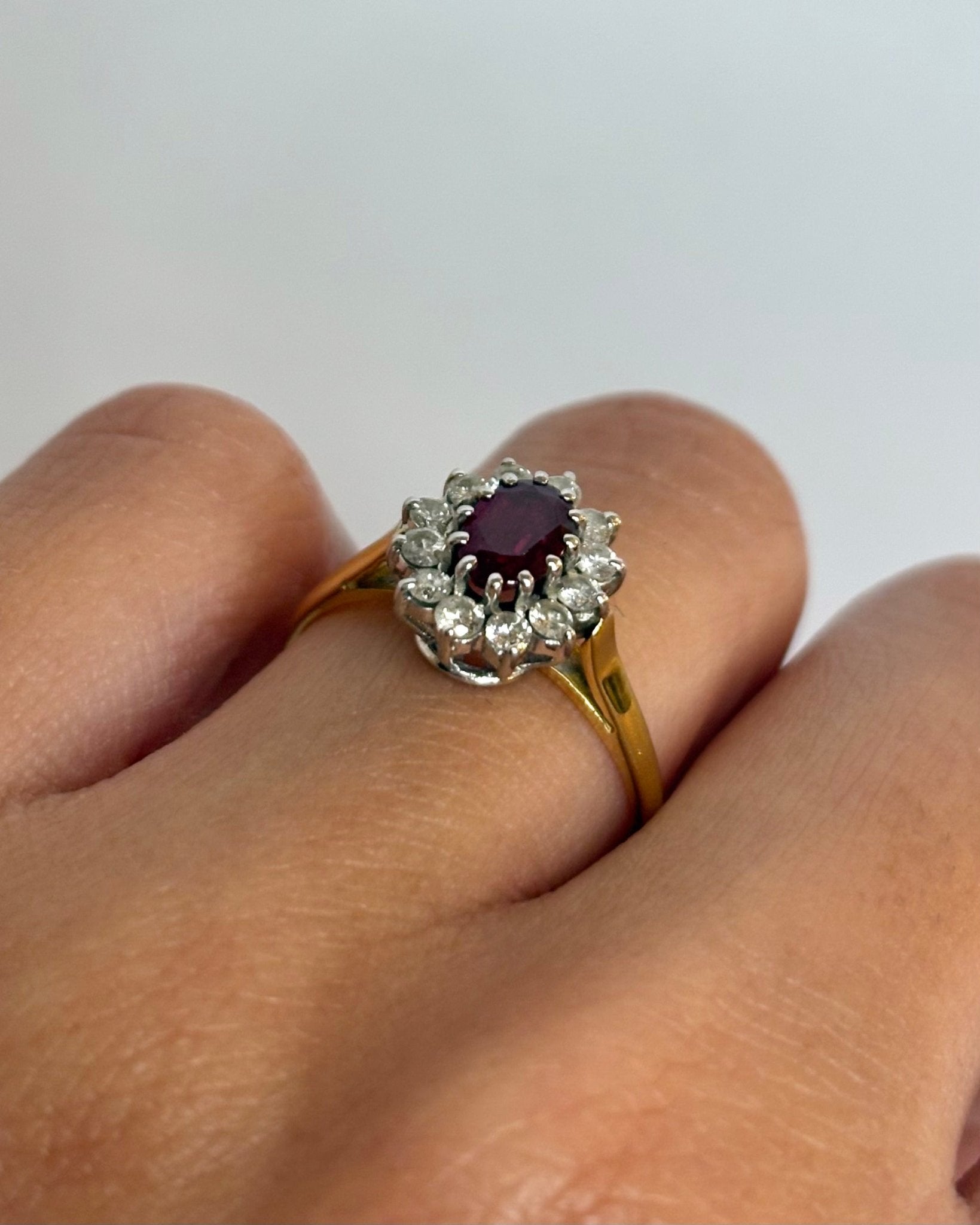 Bague Marguerite Rubis 0.66 carat &amp; Diamants 0.36 carat "Rumi" - Elliade Paris