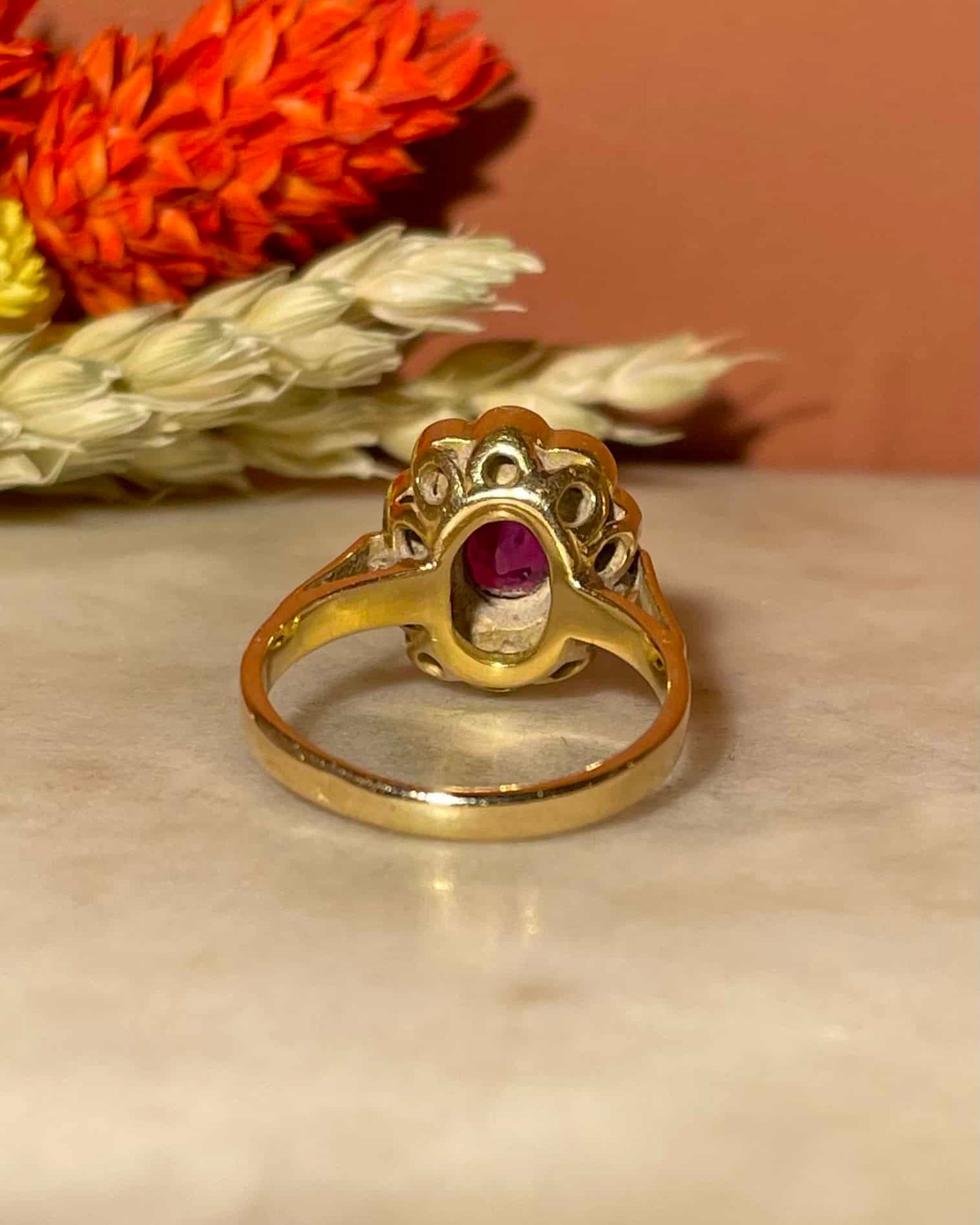 Bague Marguerite Rubis 0,70 carat &amp; 10 Diamants &quot;Armelle&quot; - Elliade Paris