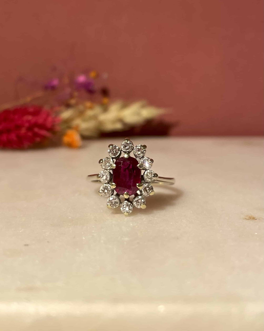 Bague Marguerite Rubis 0.70 carat &amp; Diamants &quot;Mariana&quot; - Elliade Paris