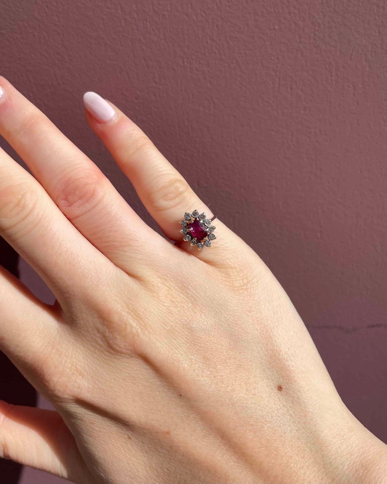 Bague Marguerite Rubis 0.70 carat &amp; Diamants "Mariana" - Elliade Paris