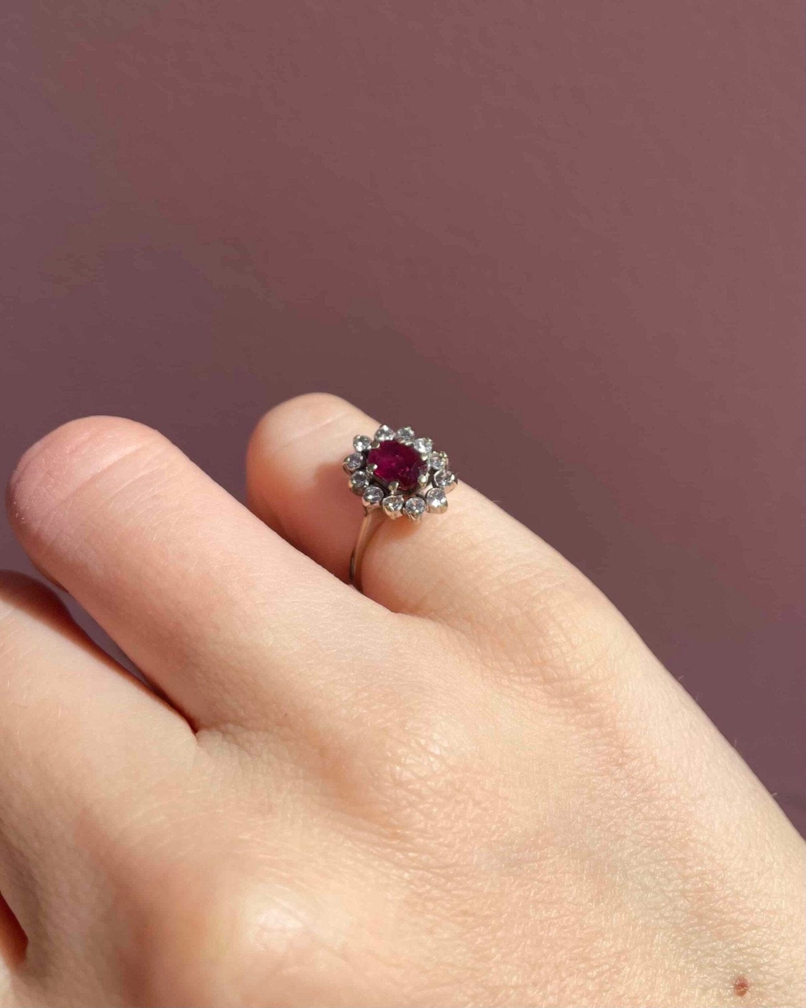 Bague Marguerite Rubis 0.70 carat &amp; Diamants "Mariana" - Elliade Paris