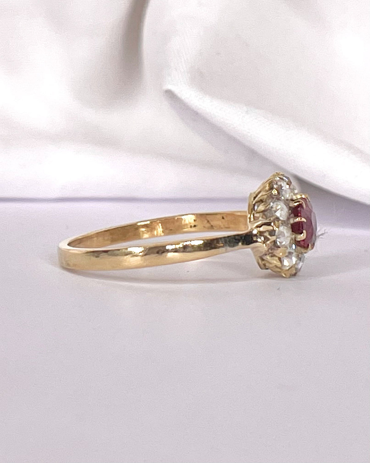 Bague Marguerite Rubis 0.71 carat &amp; Diamants 0.28 carat "Noémie" - Elliade Paris