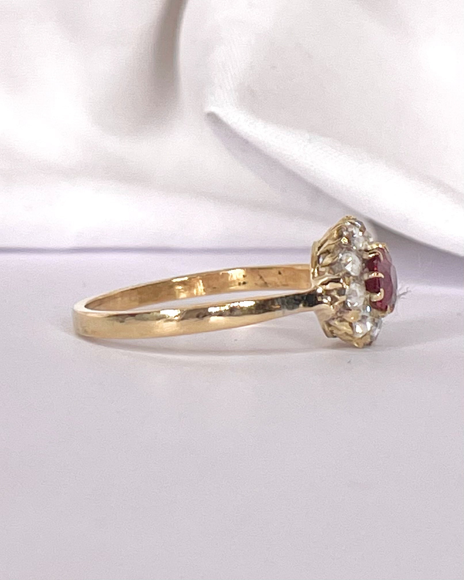 Bague Marguerite Rubis 0.71 carat &amp; Diamants 0.28 carat "Noémie" - Elliade Paris