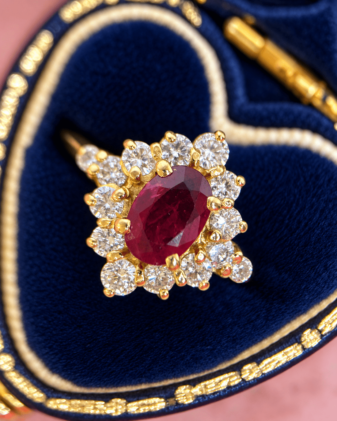 Bague Marguerite Rubis 0.75 carat &amp; Diamants 0.56 carat "Dakota" - Elliade Paris