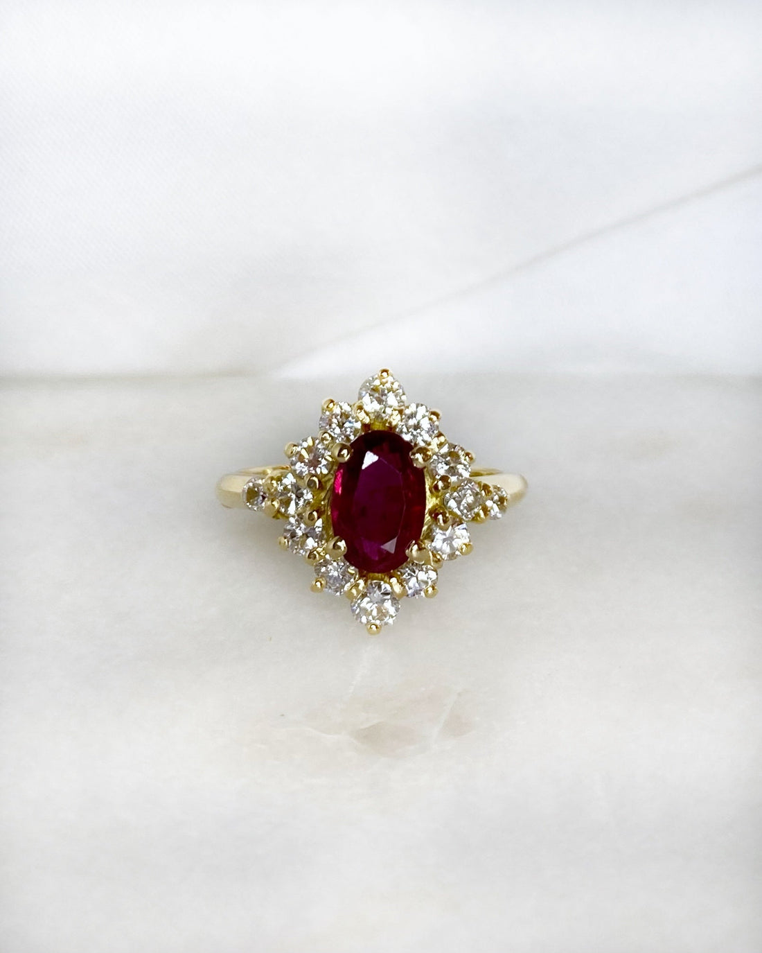 Bague Marguerite Rubis 0.75 carat &amp; Diamants &quot;Dakota&quot; - Elliade Paris
