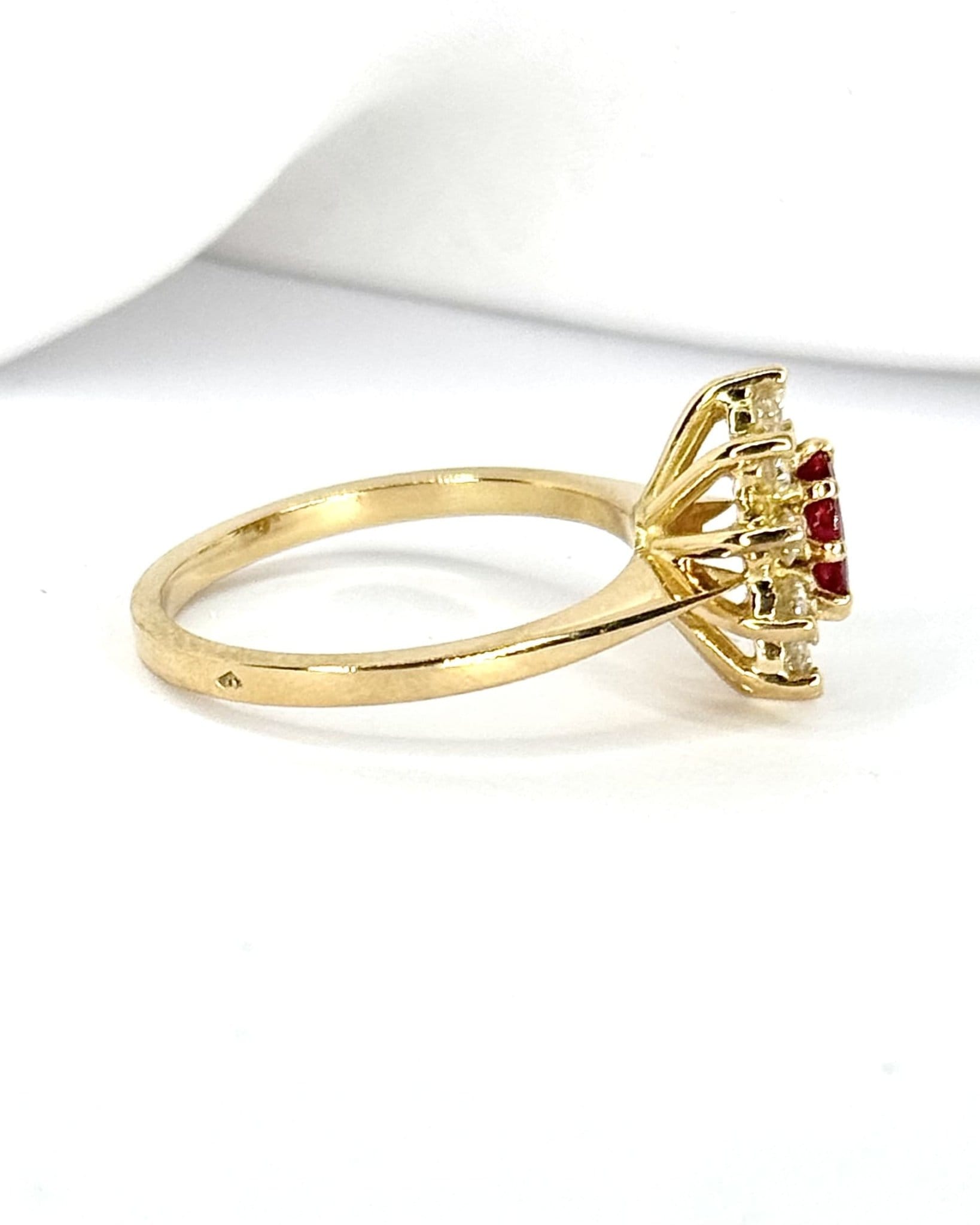 Bague Marguerite Rubis 0.79 carat &amp; Diamants 0.20 carat "Solange" - Elliade Paris