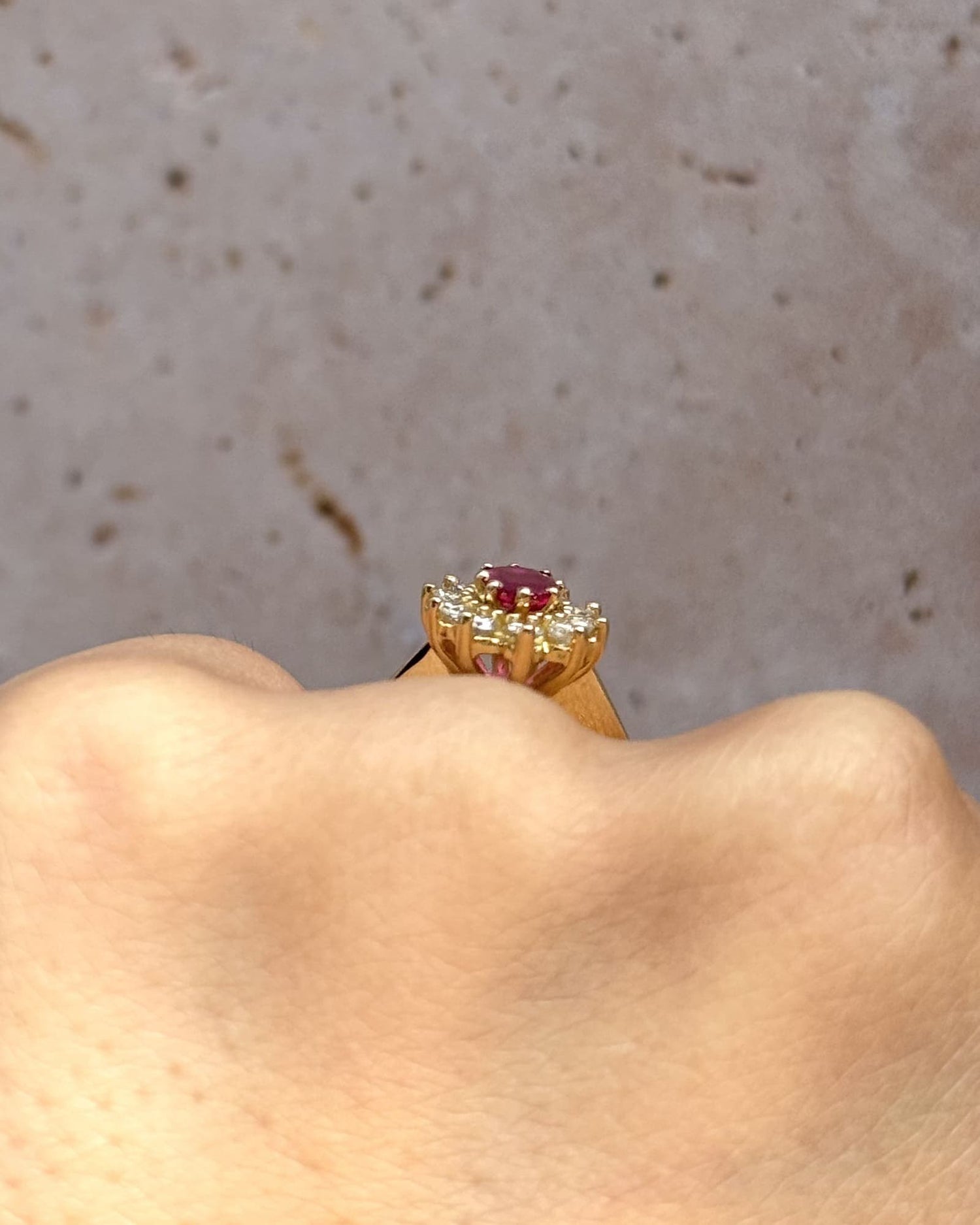 Bague Marguerite Rubis 0.79 carat &amp; Diamants 0.20 carat "Solange" - Elliade Paris