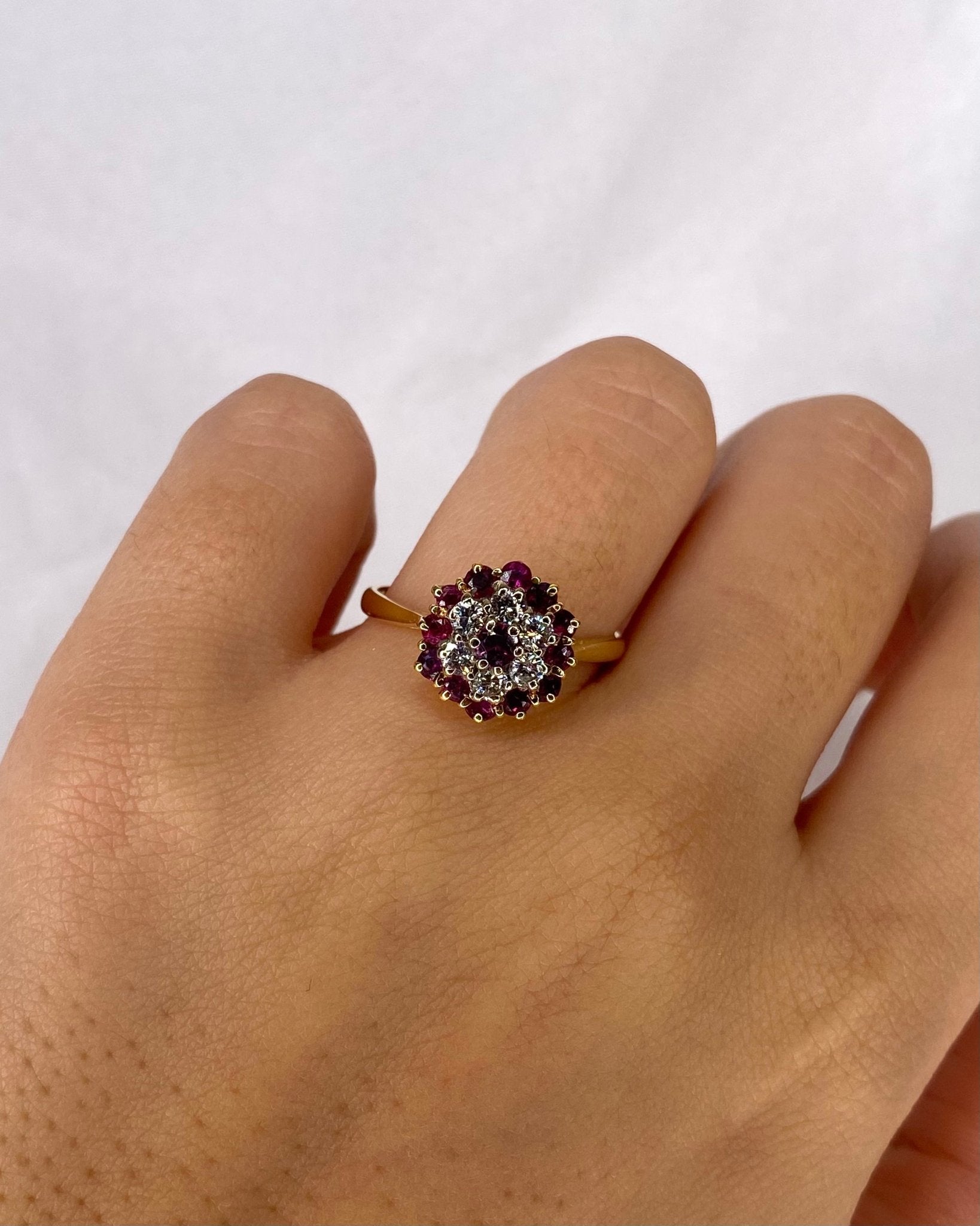 Bague Marguerite Rubis 0.82 carat &amp; 6 Diamants "Pauline" - Elliade Paris