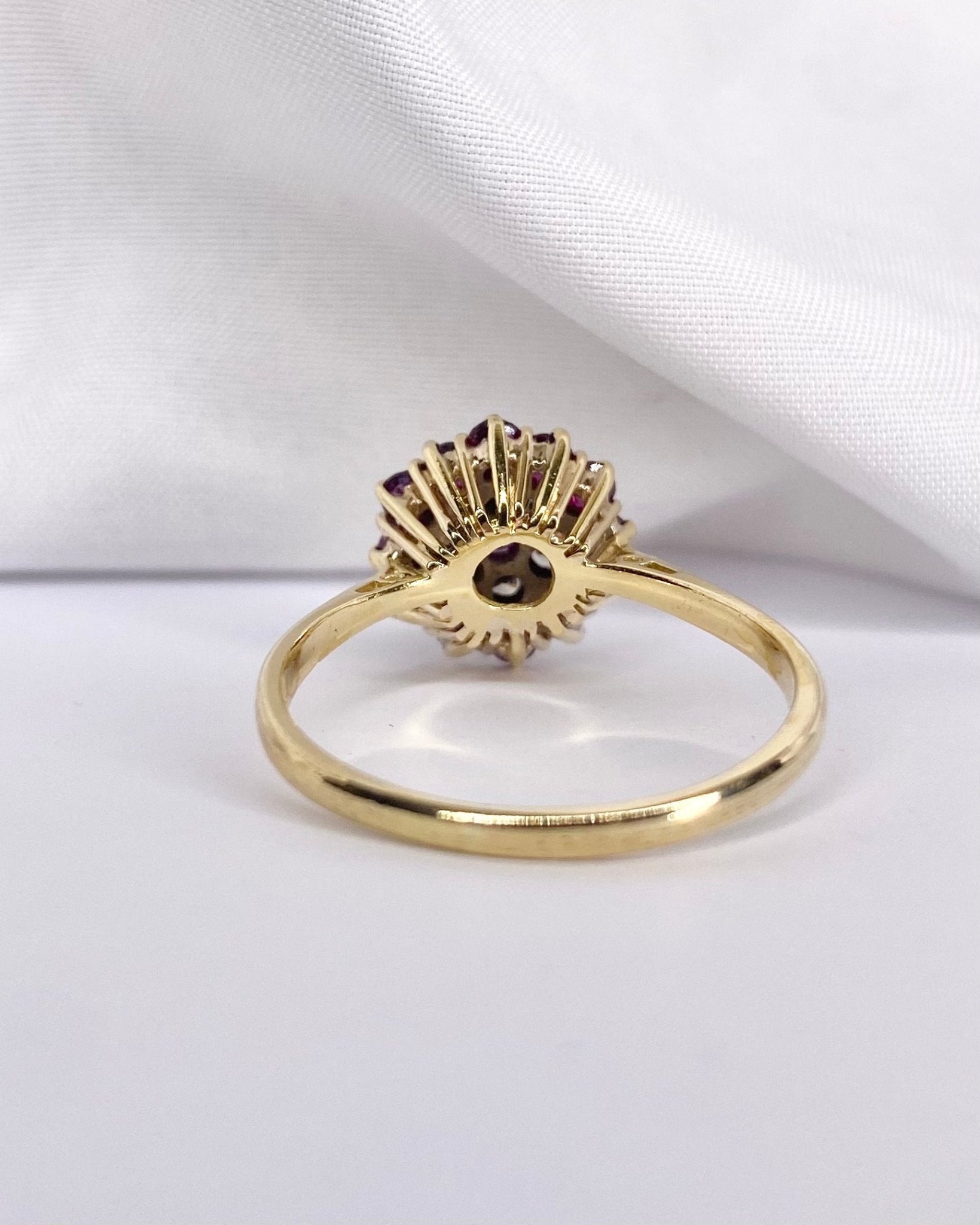 Bague Marguerite Rubis 0.82 carat &amp; 6 Diamants "Pauline" - Elliade Paris