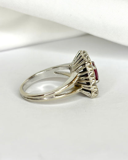 Bague Marguerite Rubis 0.85 carat &amp; 12 Diamants 0.84 carat &quot;Soline&quot; - Elliade Paris