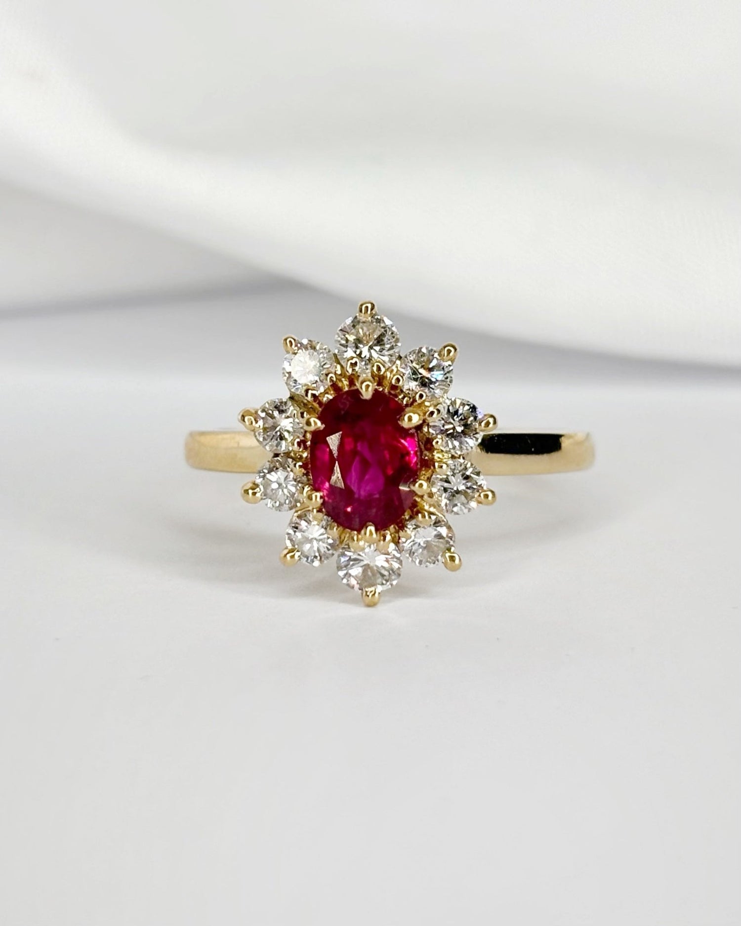 Bague Marguerite Rubis 0.87 carat &amp; Diamants 0.50 carat "Nina" - Elliade Paris