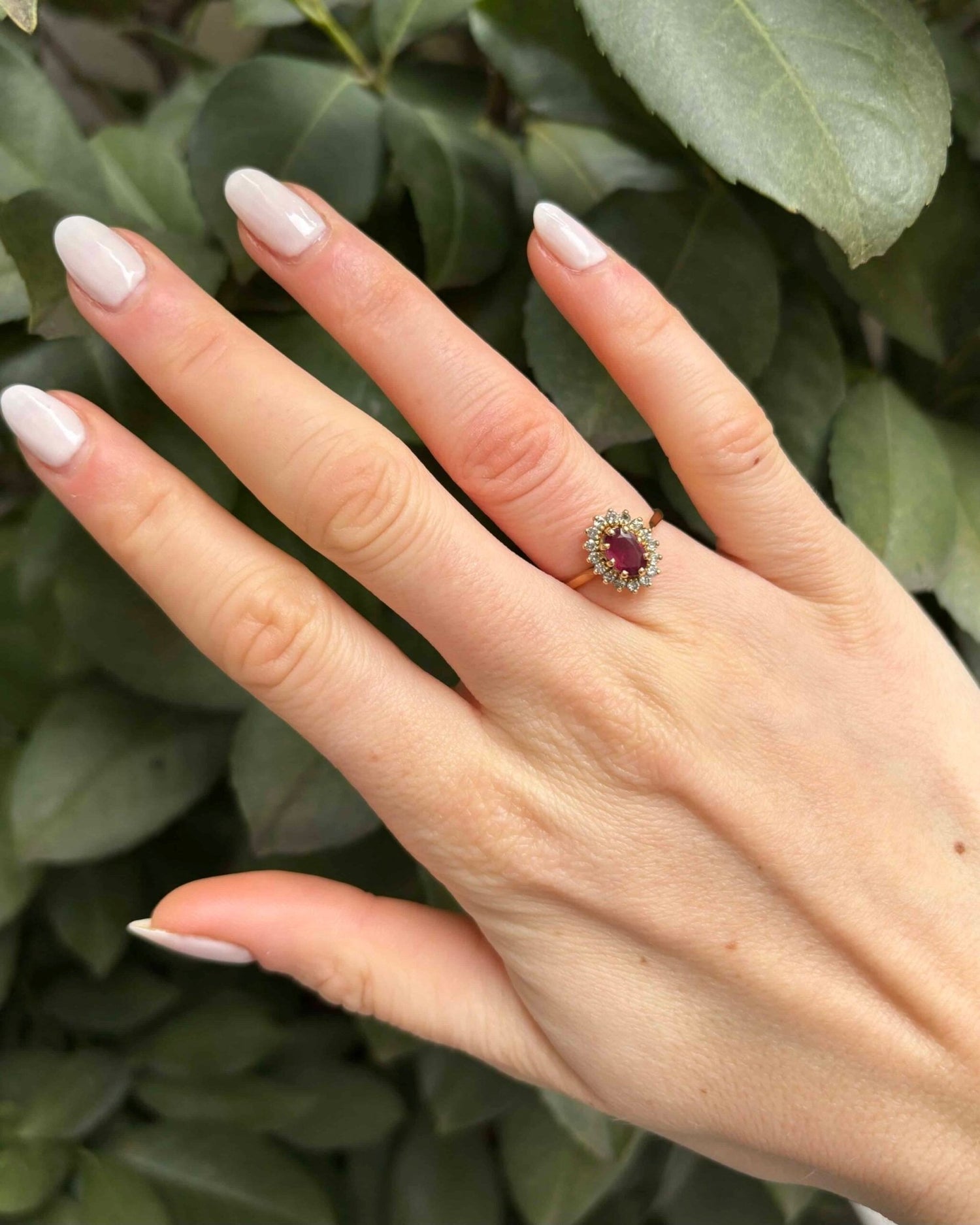 Bague Marguerite Rubis 0.90 carat &amp; 16 Diamants &quot;Amanda&quot; - Elliade Paris