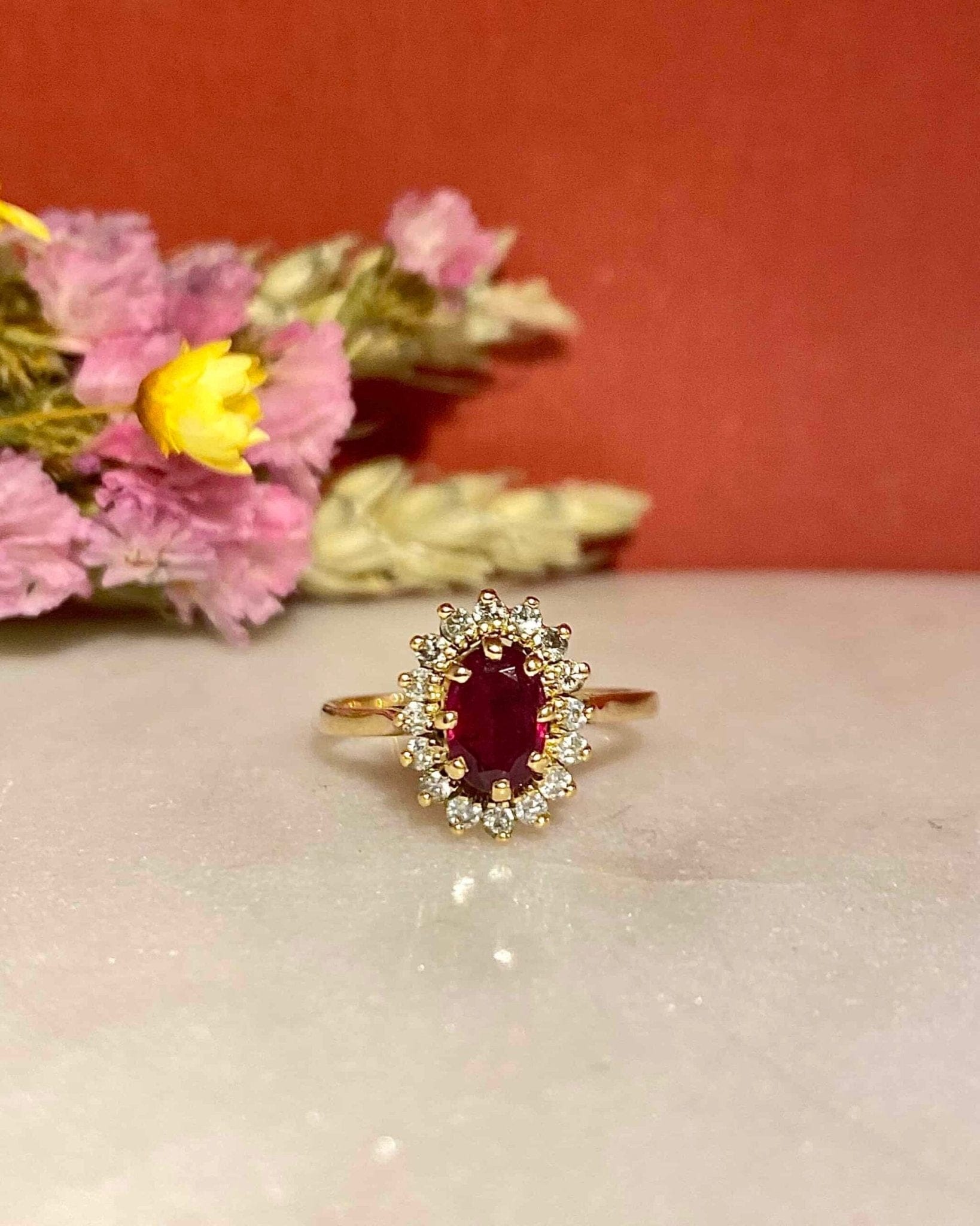 Bague Marguerite Rubis 0.90 carat &amp; 16 Diamants "Amanda" - Elliade Paris