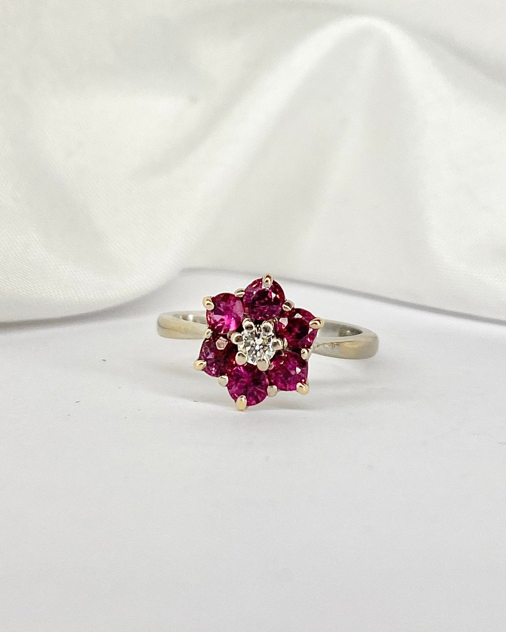 Bague Marguerite Rubis 1 carat &amp; 1 Diamant "Ingrid" - Elliade Paris