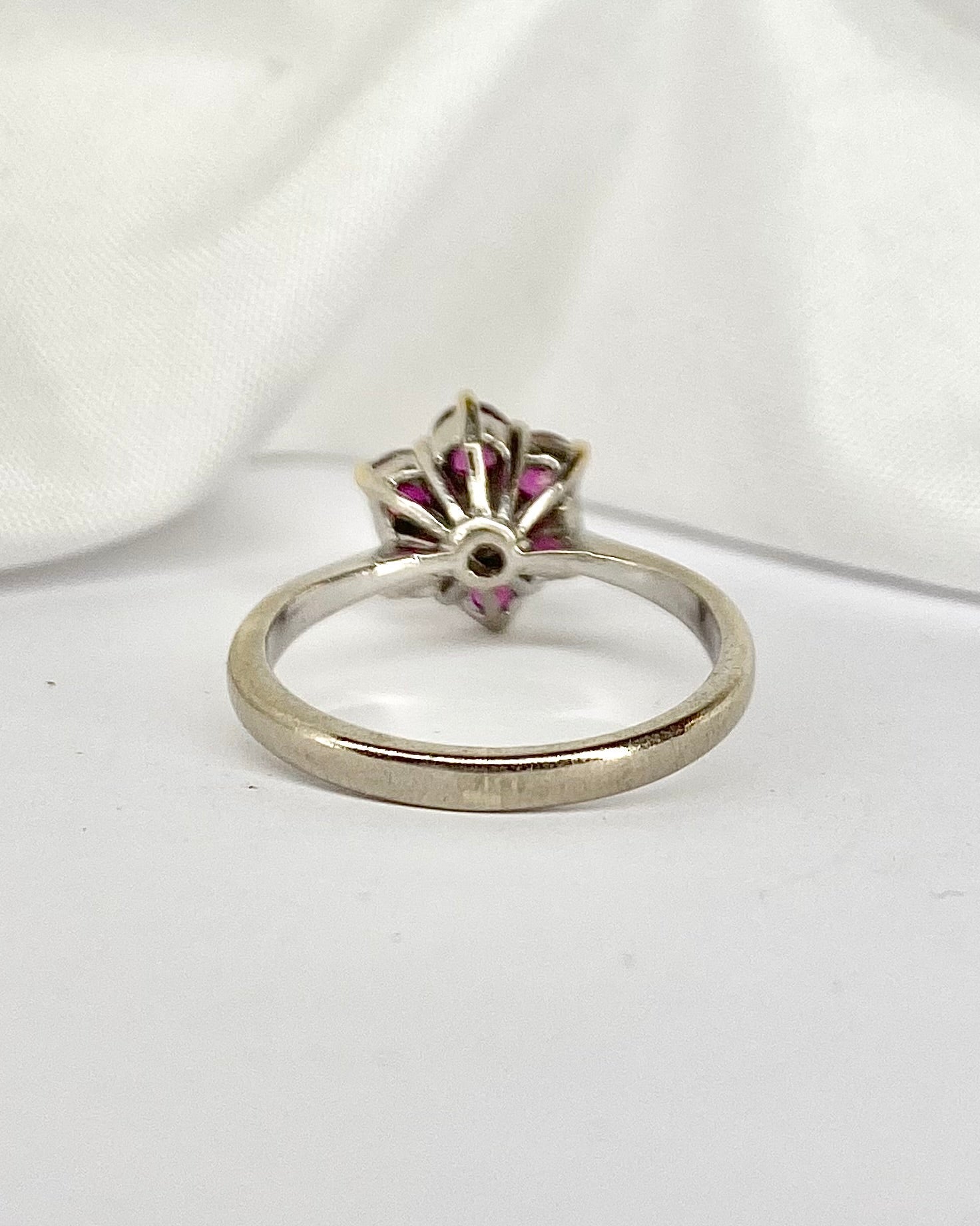Bague Marguerite Rubis 1 carat &amp; 1 Diamant "Ingrid" - Elliade Paris