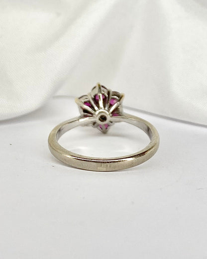 Bague Marguerite Rubis 1 carat &amp; 1 Diamant &quot;Ingrid&quot; - Elliade Paris