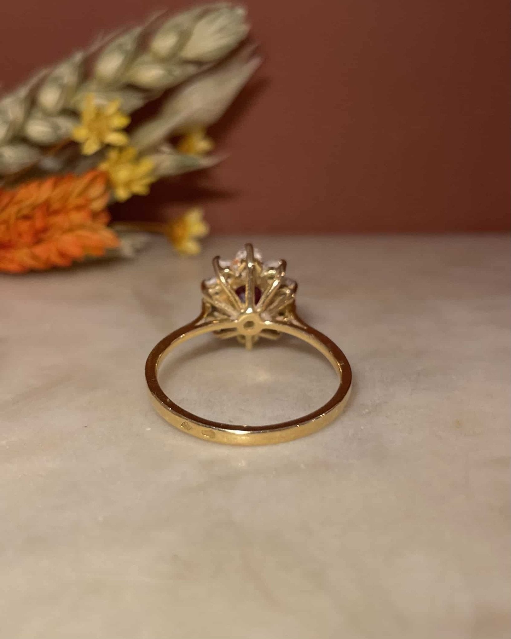 Bague Marguerite Rubis 1 carat &amp; 10 Diamants "Emriella" - Elliade Paris