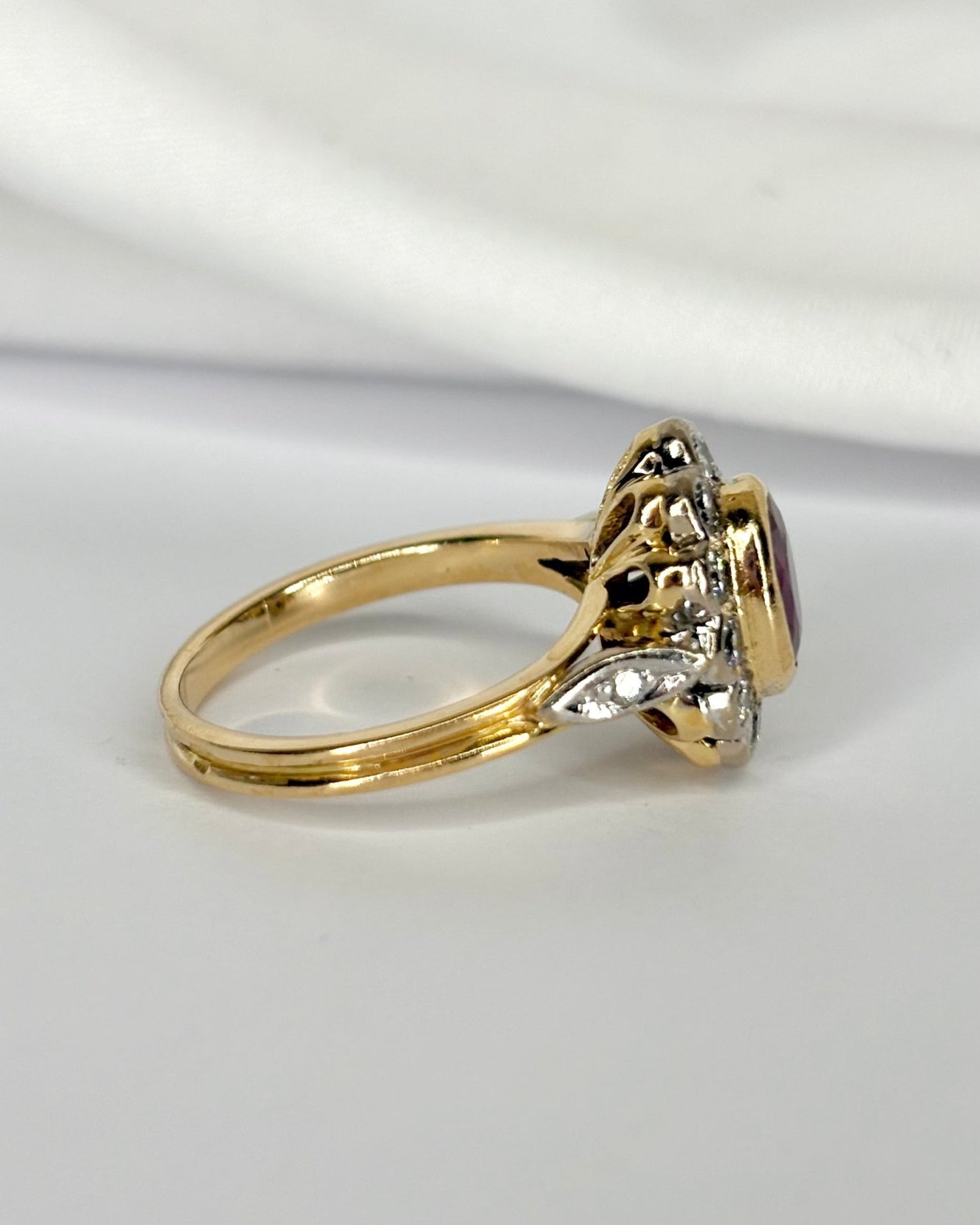 Bague Marguerite Rubis 1 carat &amp; Diamants 0.40 carat "Blanche" - Elliade Paris