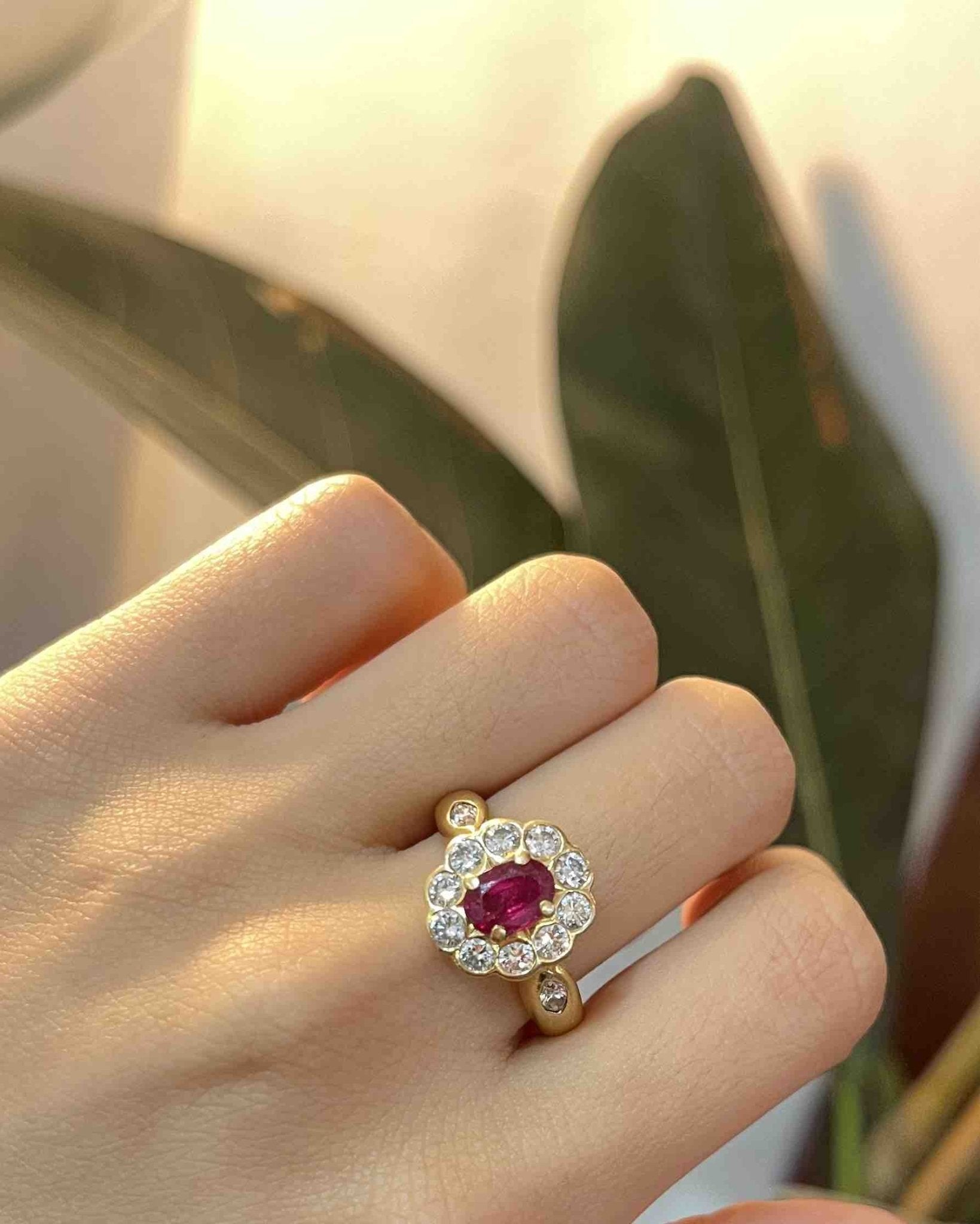 Bague Marguerite Rubis 1 Carat &amp; Diamants "Paola" - Elliade Paris