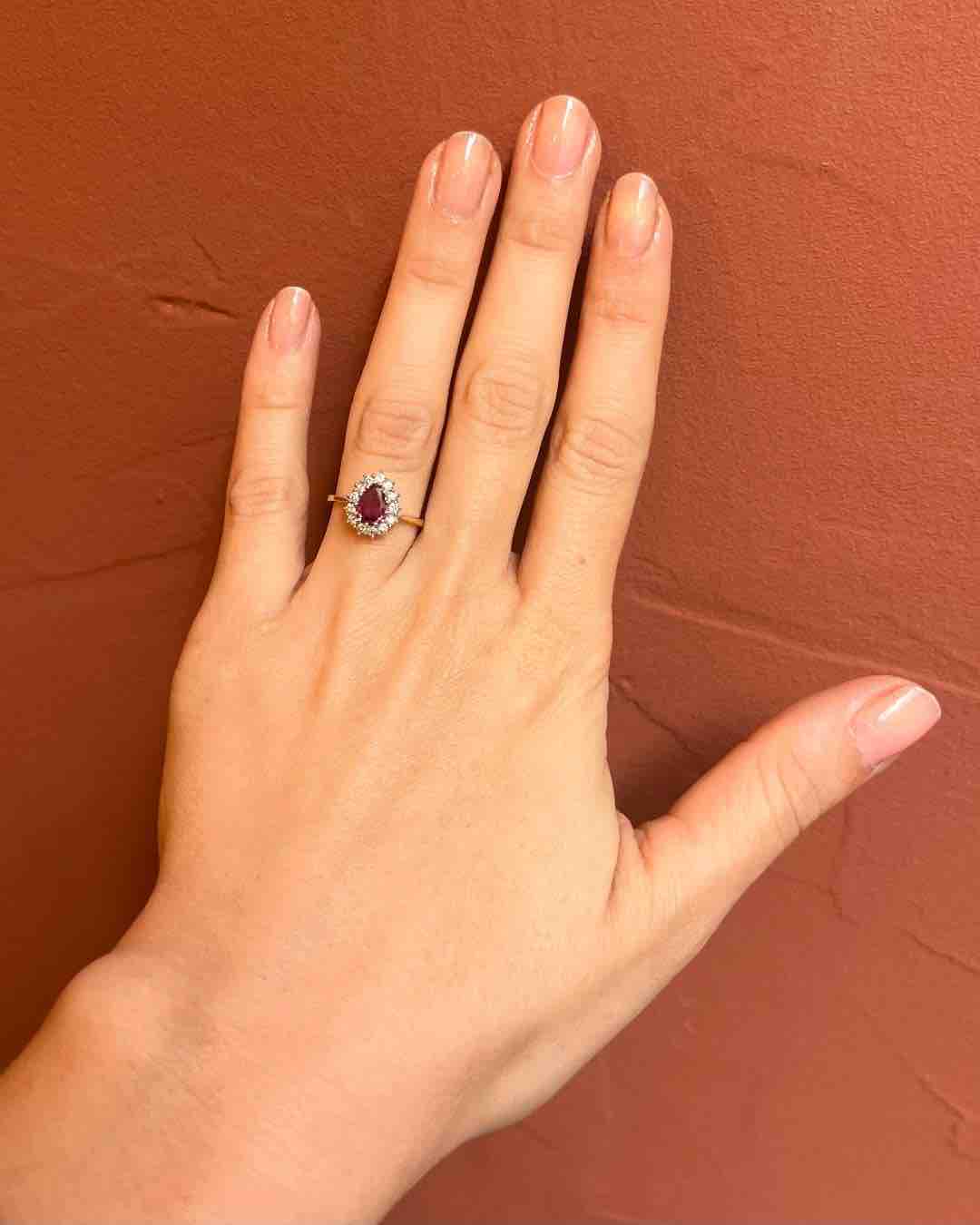 Bague Marguerite Rubis 1 Carat &amp; Diamants "Tatiana" - Elliade Paris