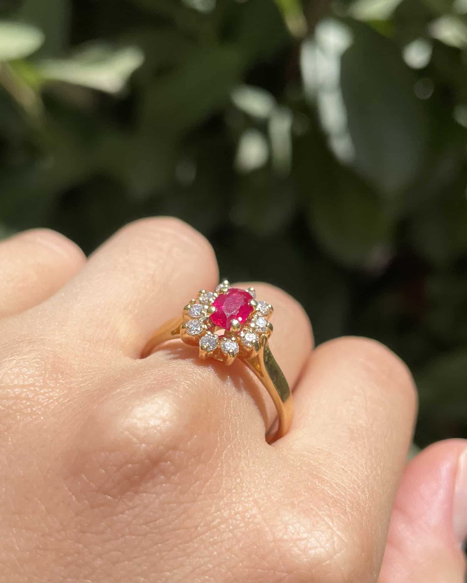 Bague Marguerite Rubis &amp; 10 Diamants "Sidonie" - Elliade Paris