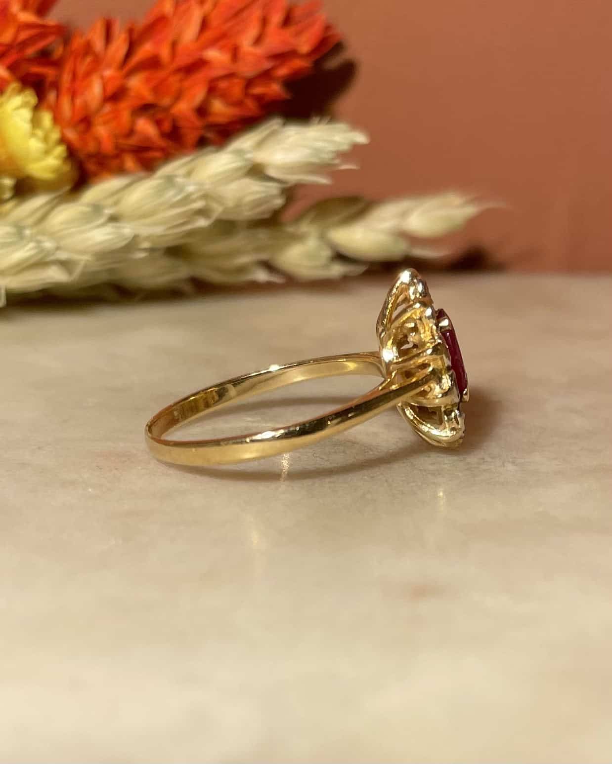 Bague Marguerite Rubis &amp; 10 Diamants "Sofia" - Elliade Paris