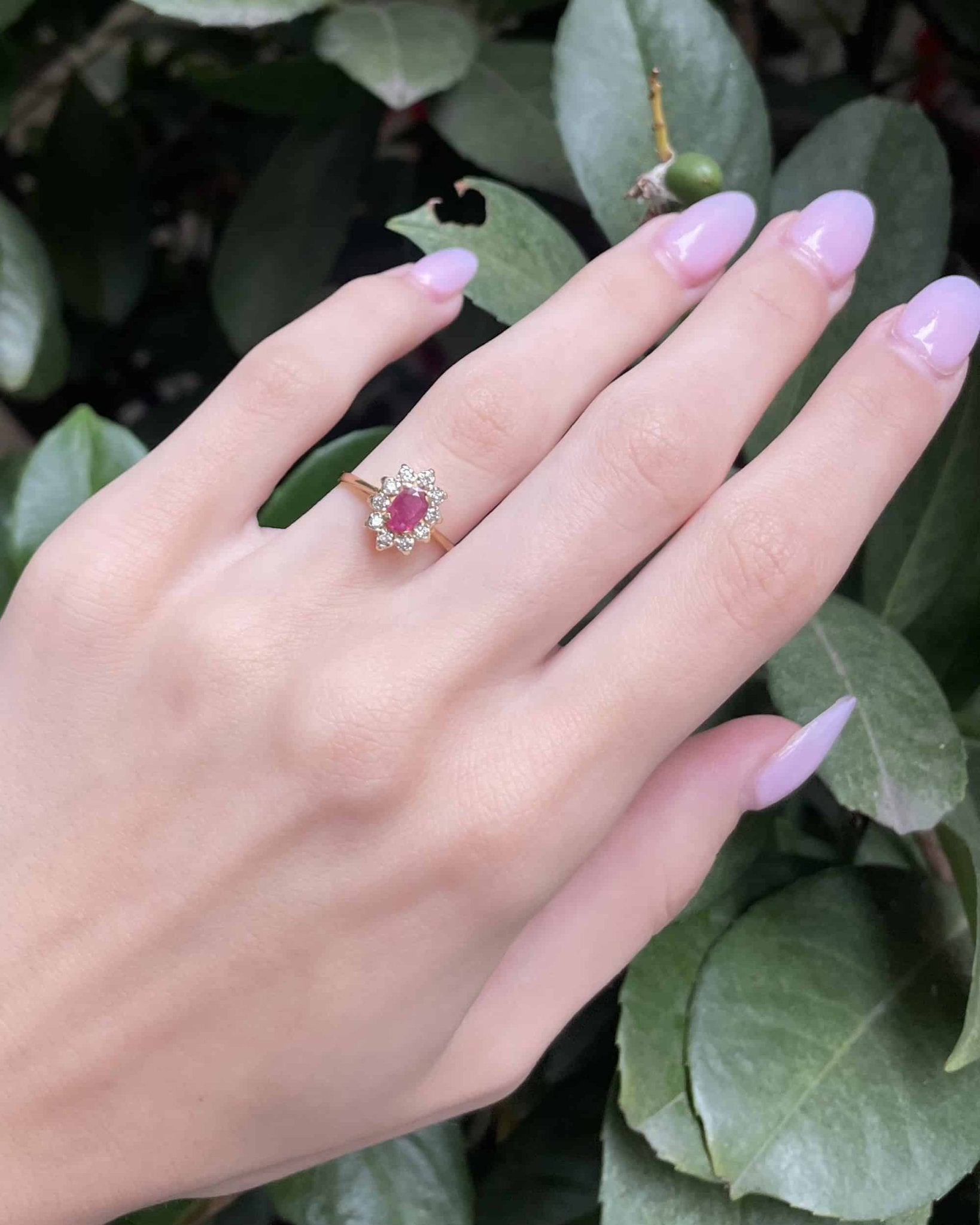 Bague Marguerite Rubis &amp; 10 Diamants "Sofia" - Elliade Paris