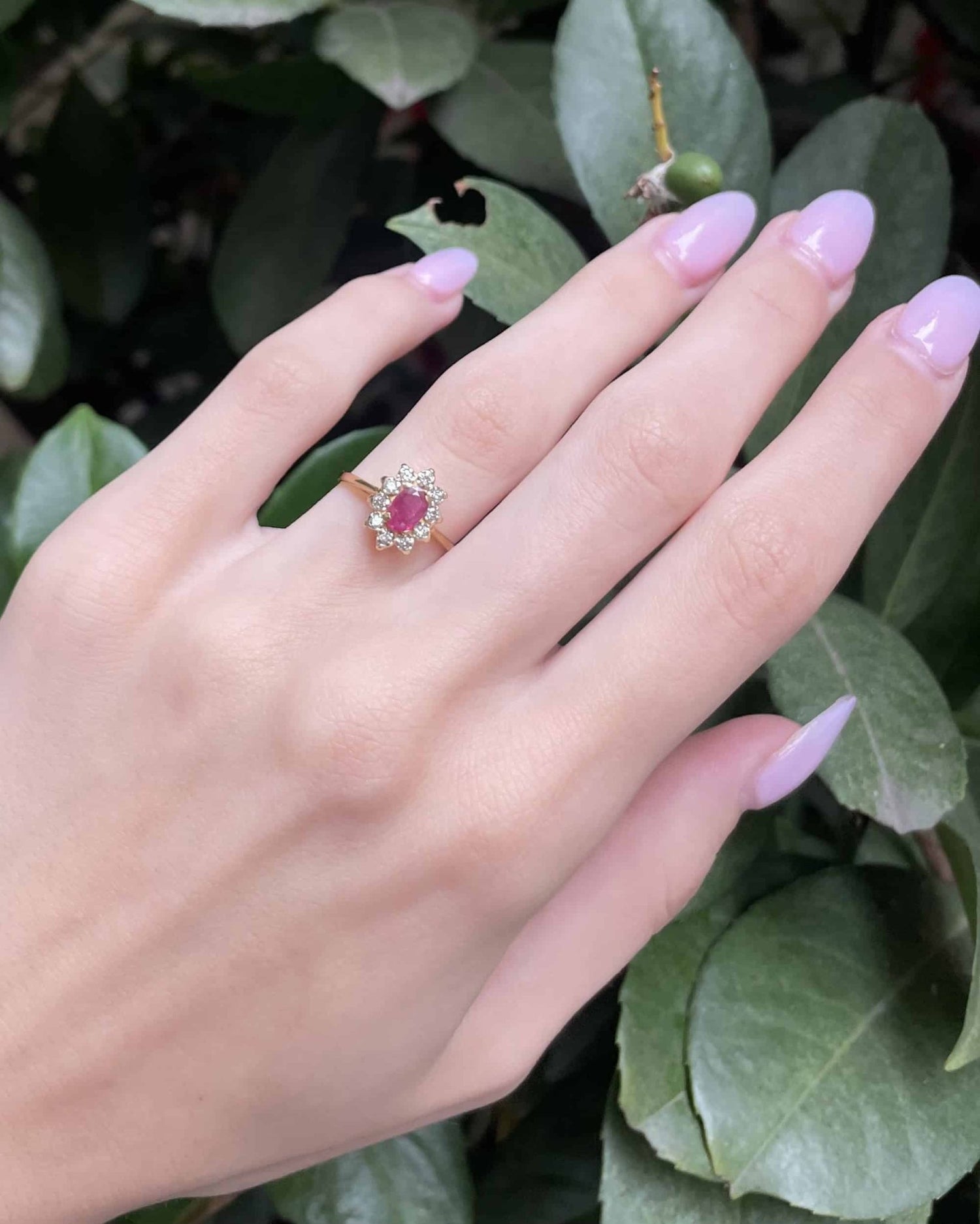 Bague Marguerite Rubis &amp; 10 Diamants &quot;Sofia&quot; - Elliade Paris
