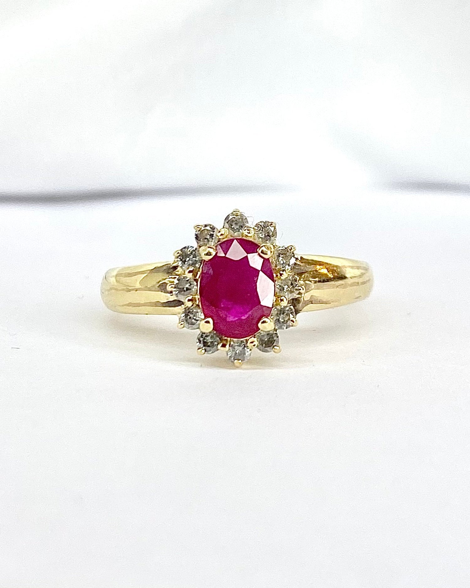 Bague Marguerite Rubis 1.06 carat &amp; Diamants "Blanche" - Elliade Paris