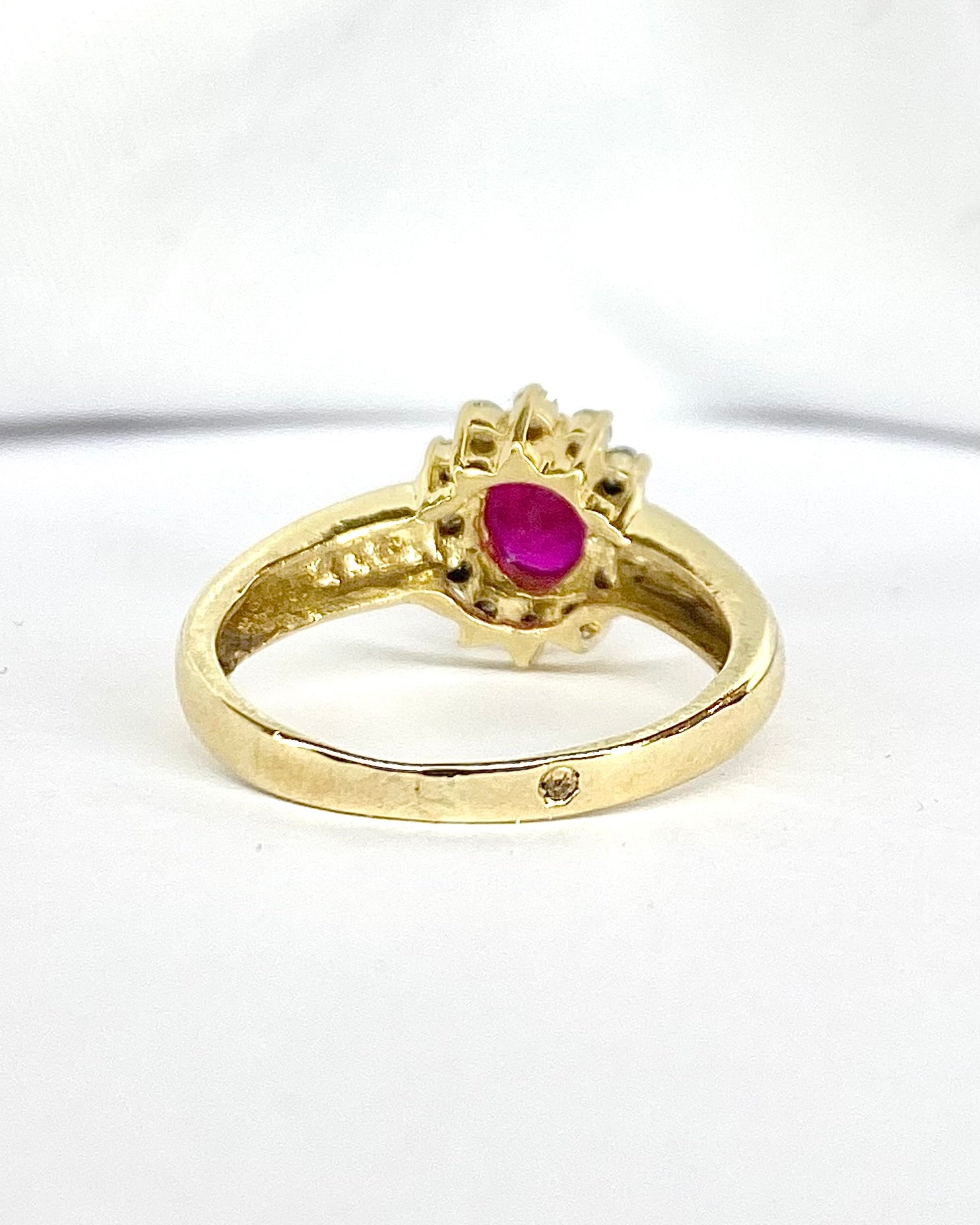 Bague Marguerite Rubis 1.06 carat &amp; Diamants "Blanche" - Elliade Paris