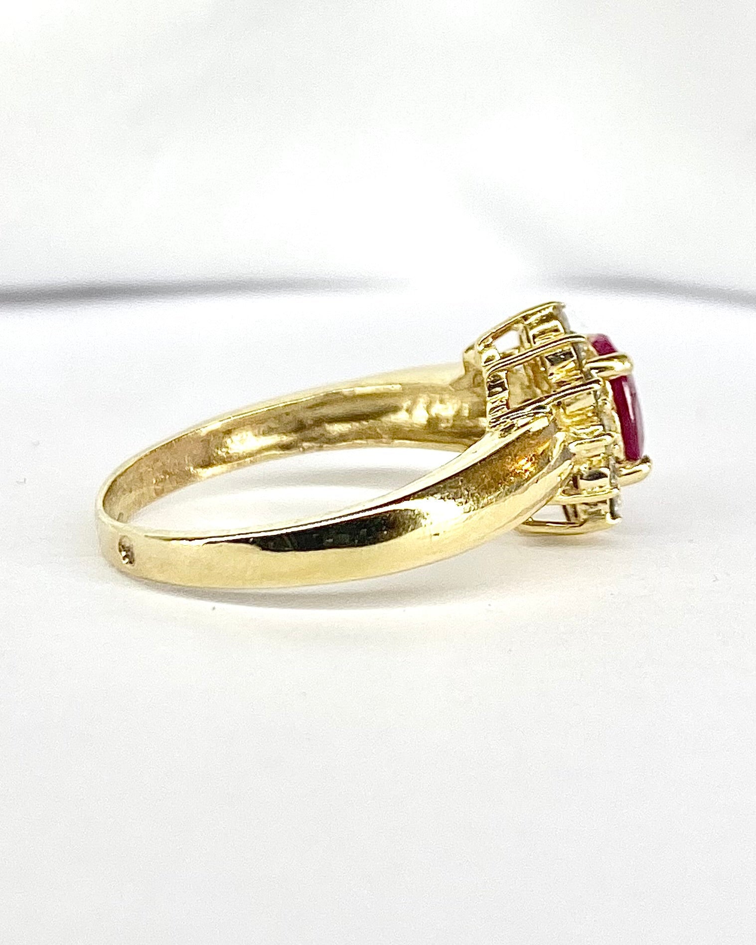 Bague Marguerite Rubis 1.06 carat &amp; Diamants "Blanche" - Elliade Paris