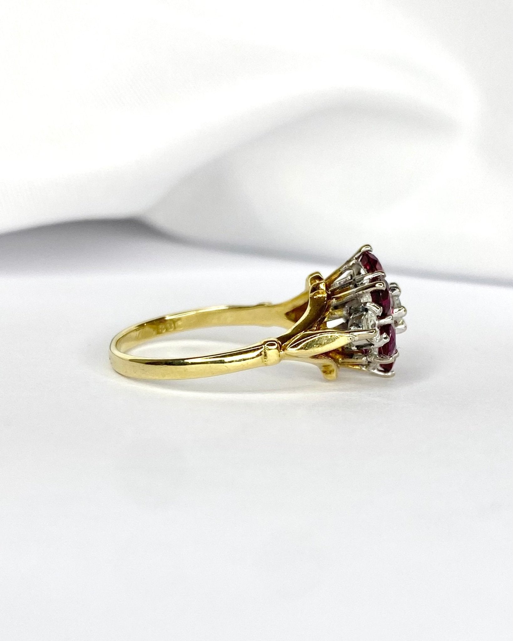 Bague Marguerite Rubis 1.08 carat &amp; Diamants 0.26 carat "Vivienne" - Elliade Paris