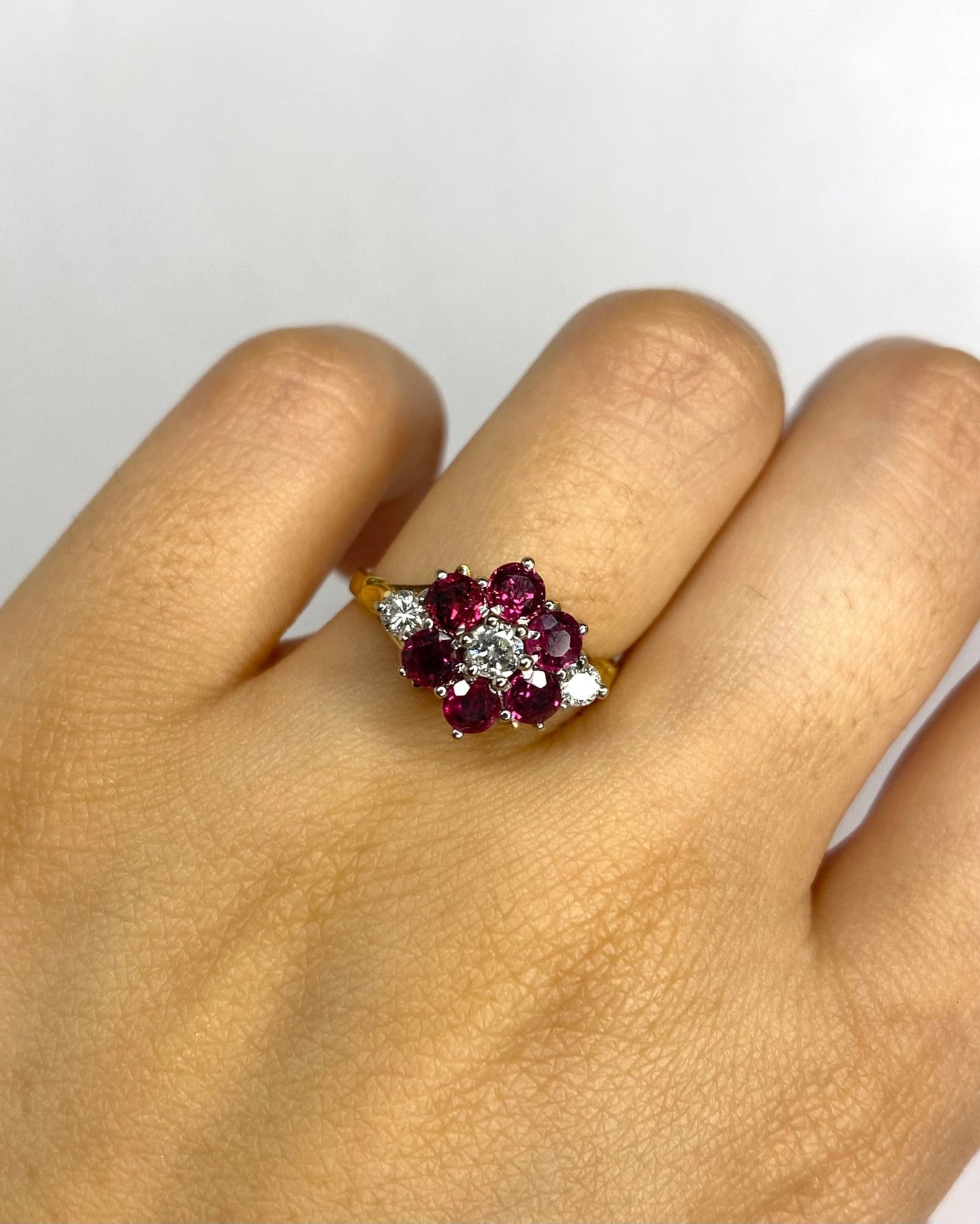 Bague Marguerite Rubis 1.08 carat &amp; Diamants 0.26 carat "Vivienne" - Elliade Paris