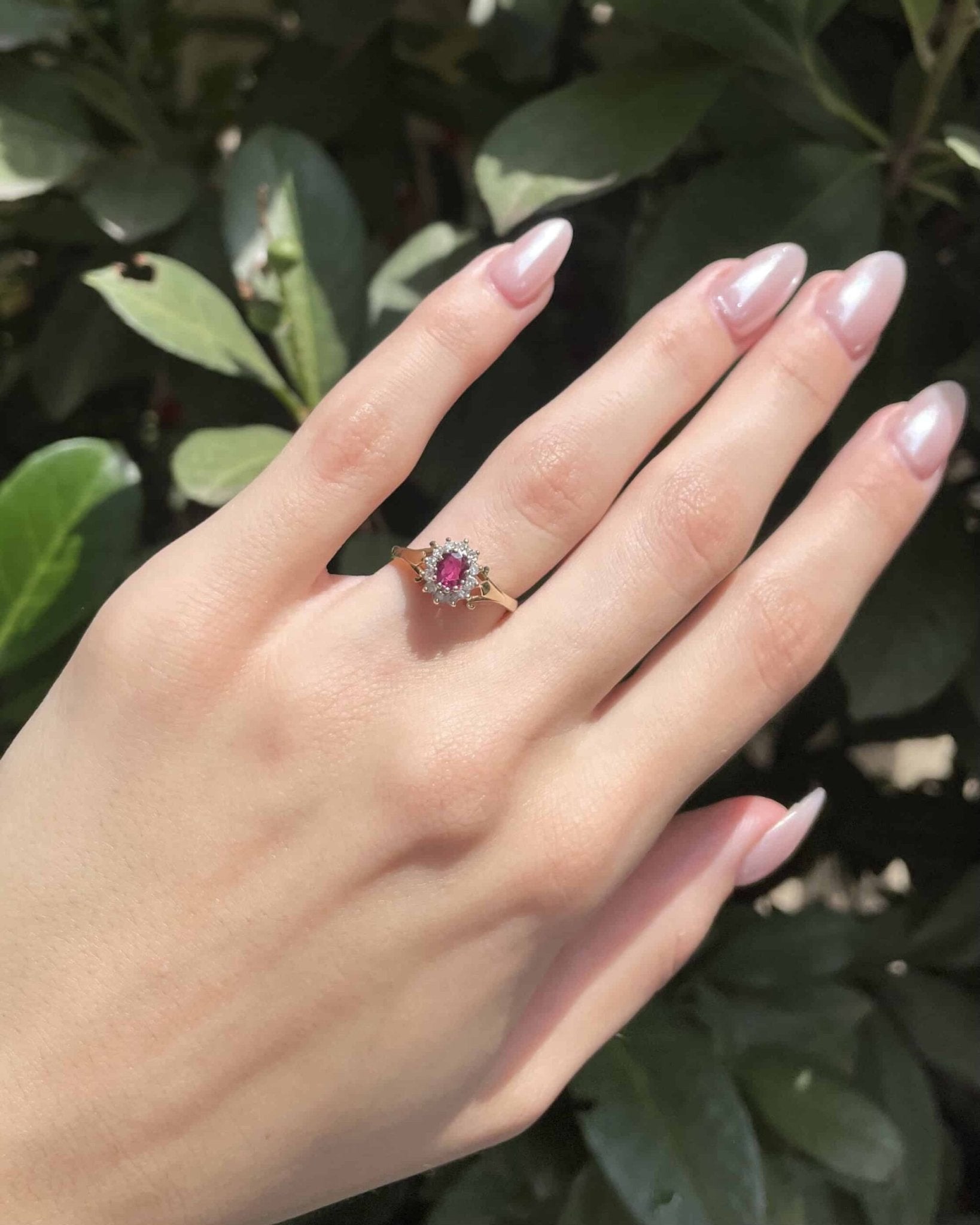 Bague Marguerite Rubis &amp; 12 Diamants "Annamé" - Elliade Paris