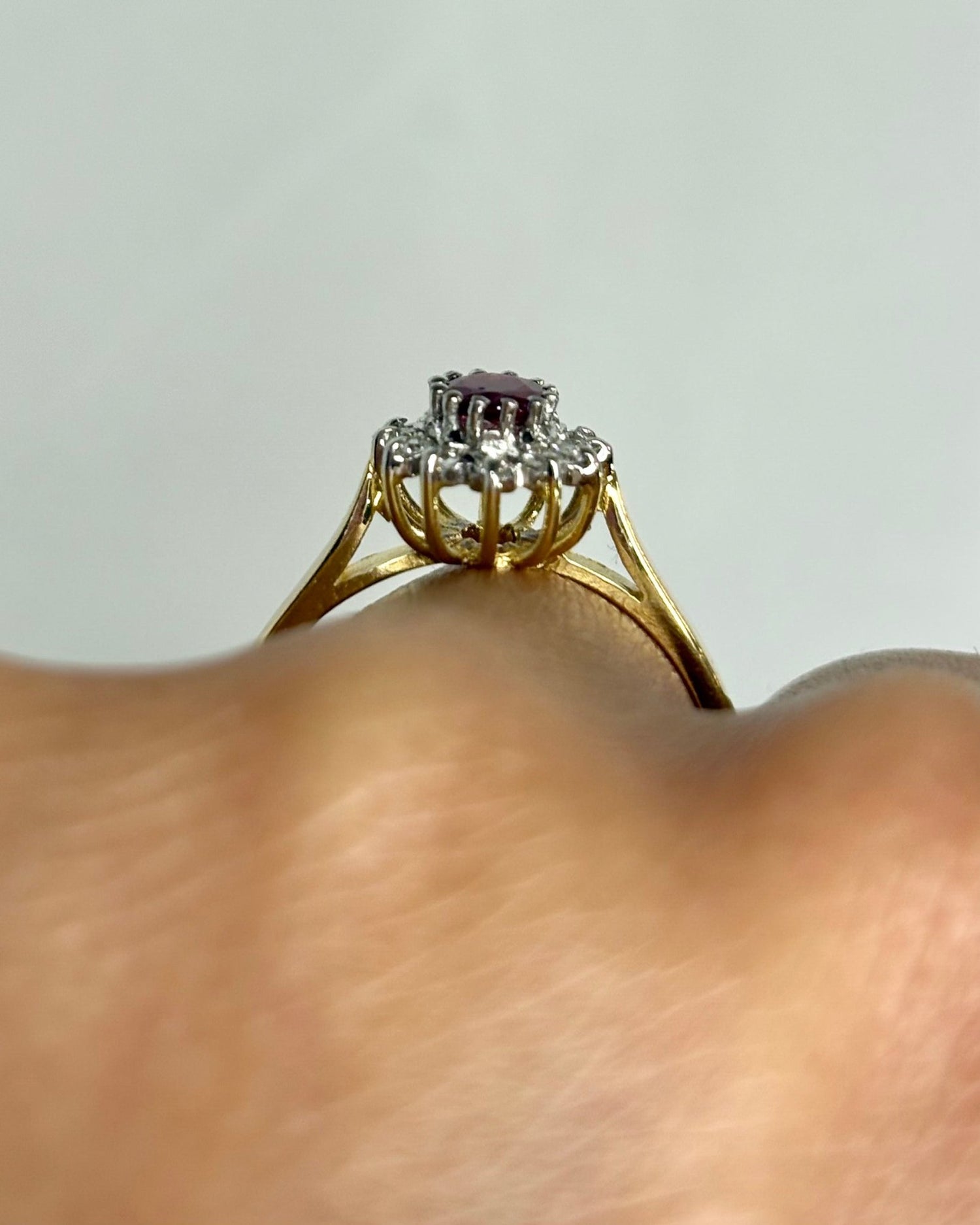 Bague Marguerite Rubis &amp; 12 Diamants &quot;Rosalia&quot; - Elliade Paris