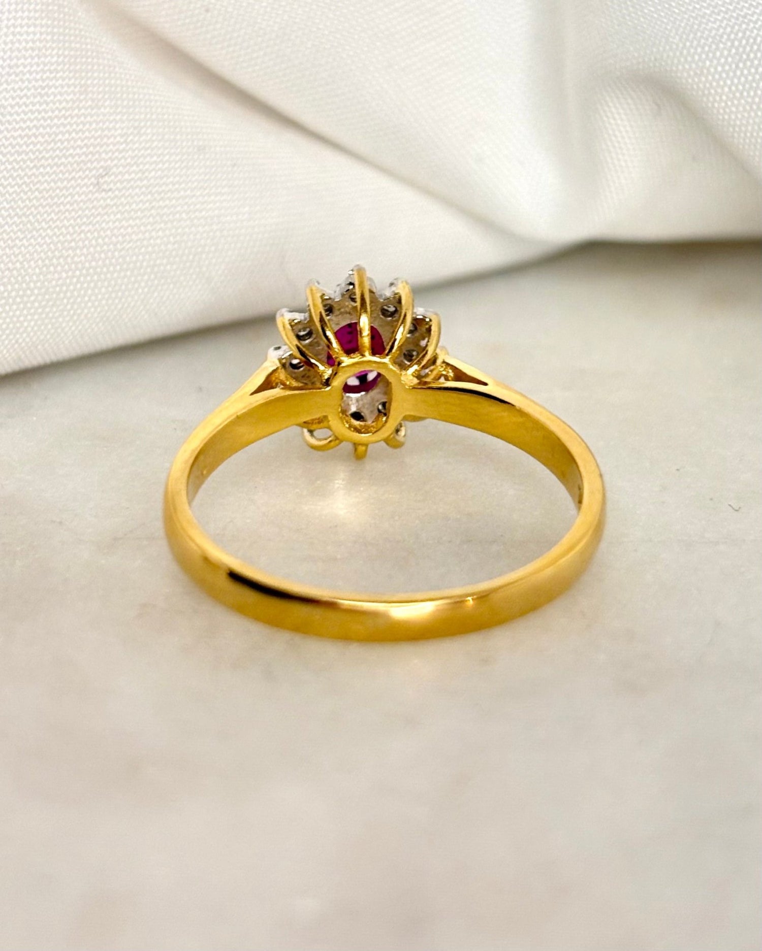 Bague Marguerite Rubis &amp; 12 Diamants &quot;Rosalia&quot; - Elliade Paris