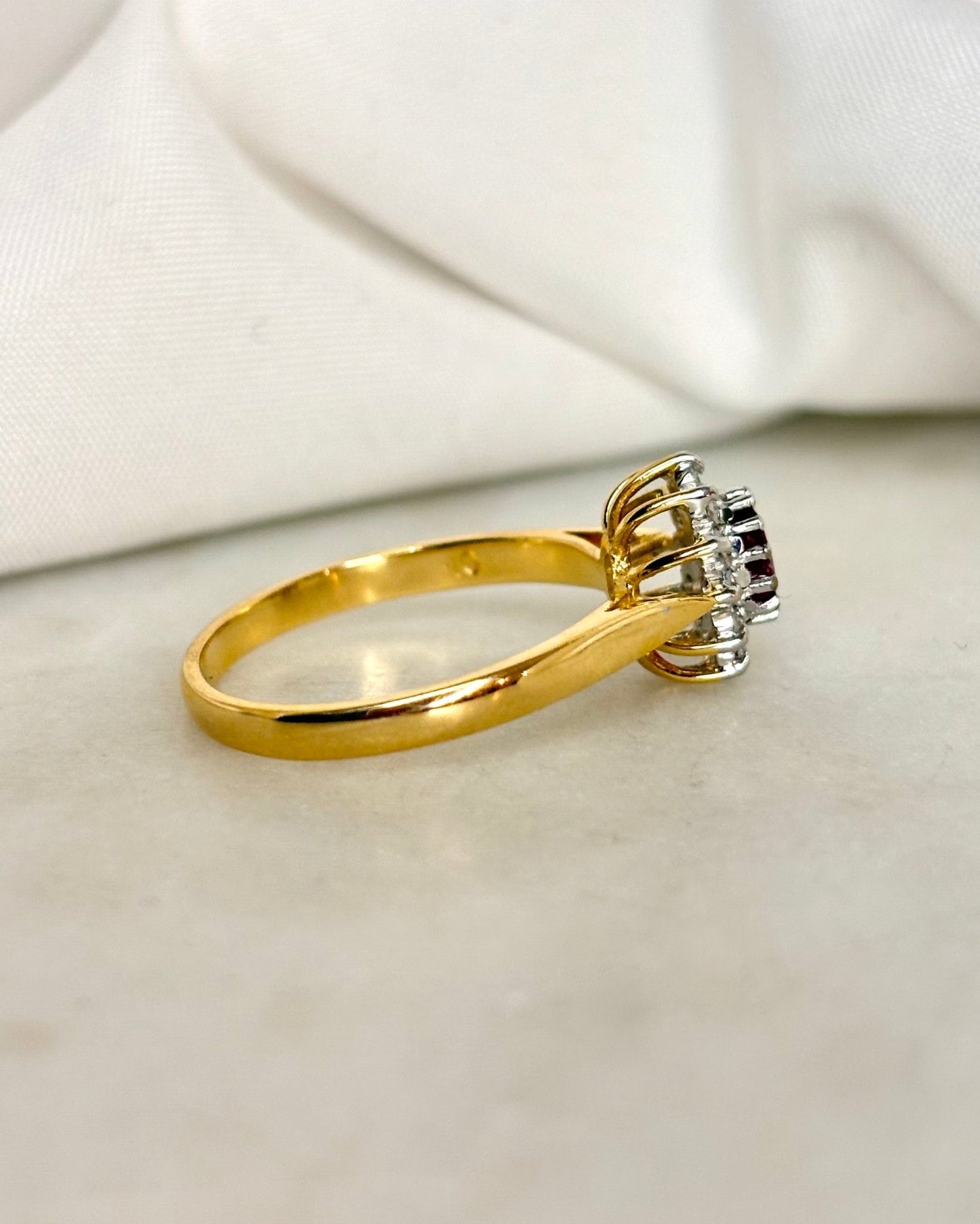 Bague Marguerite Rubis &amp; 12 Diamants &quot;Rosalia&quot; - Elliade Paris