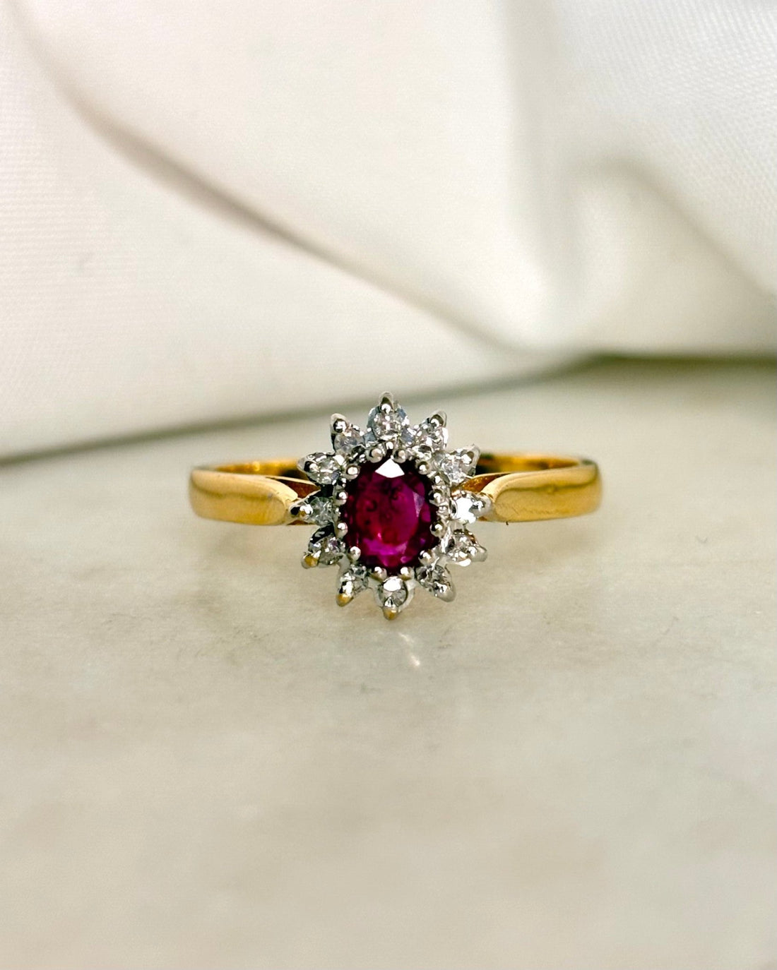 Bague Marguerite Rubis &amp; 12 Diamants &quot;Rosalia&quot; - Elliade Paris