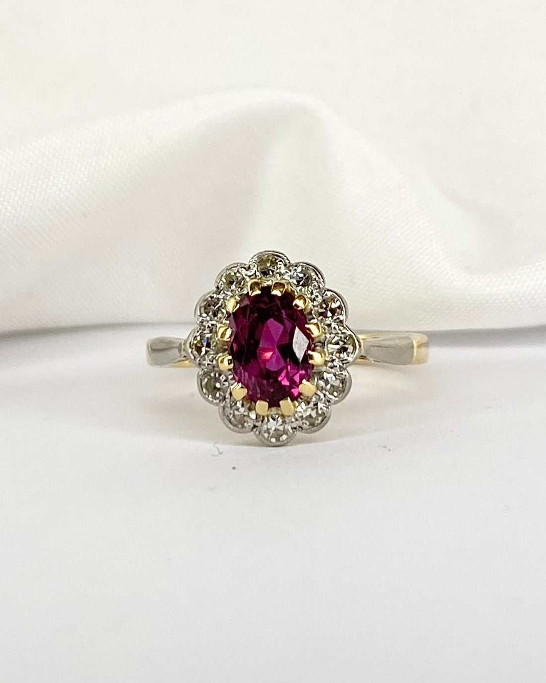 Bague Marguerite Rubis 1.20 carat &amp; 12 Diamants &quot;Adèle&quot; - Elliade Paris