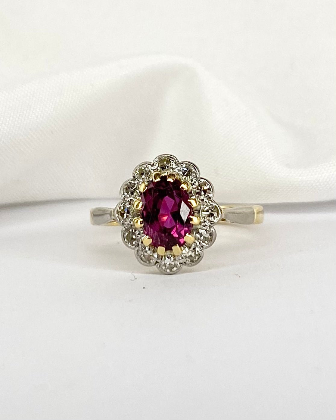 Bague Marguerite Rubis 1.20 carat &amp; 12 Diamants "Adèle" - Elliade Paris