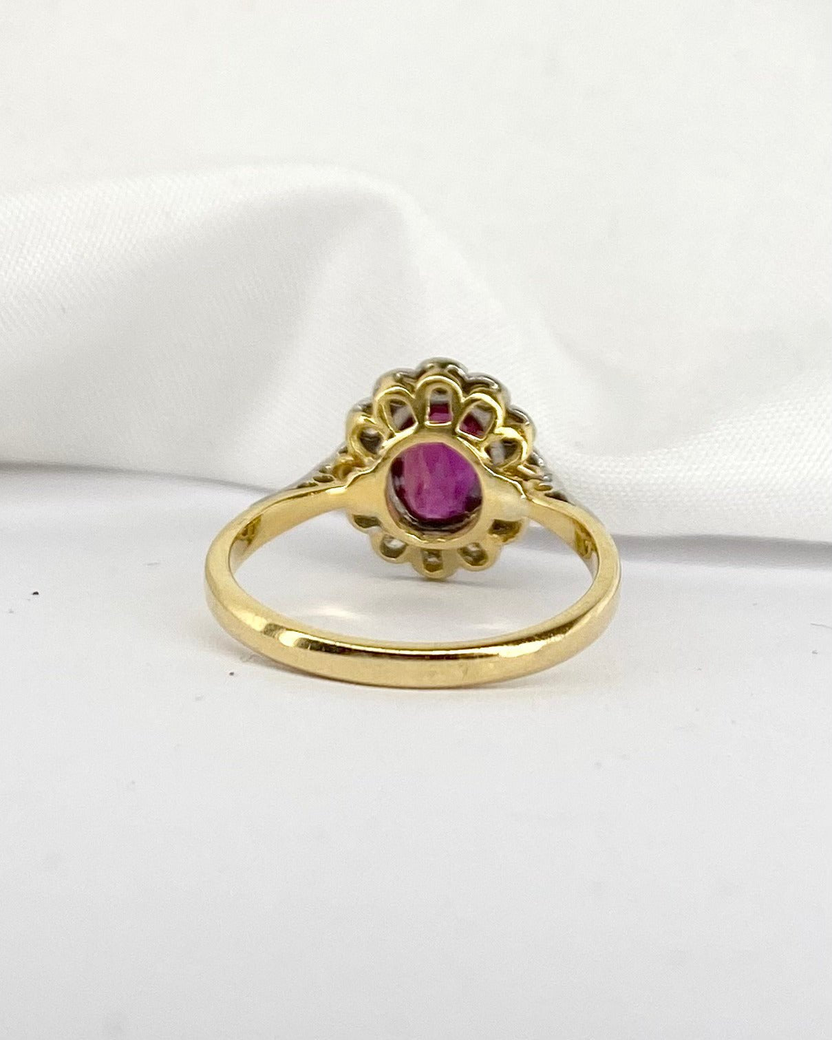 Bague Marguerite Rubis 1.20 carat &amp; 12 Diamants "Adèle" - Elliade Paris