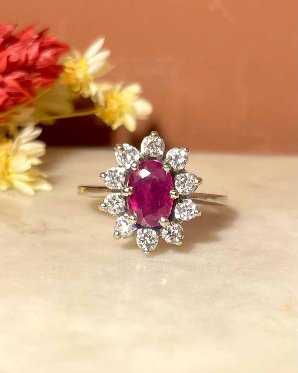 Bague Marguerite Rubis 1.20 carat &amp; Diamants "Eloïse" - Elliade Paris