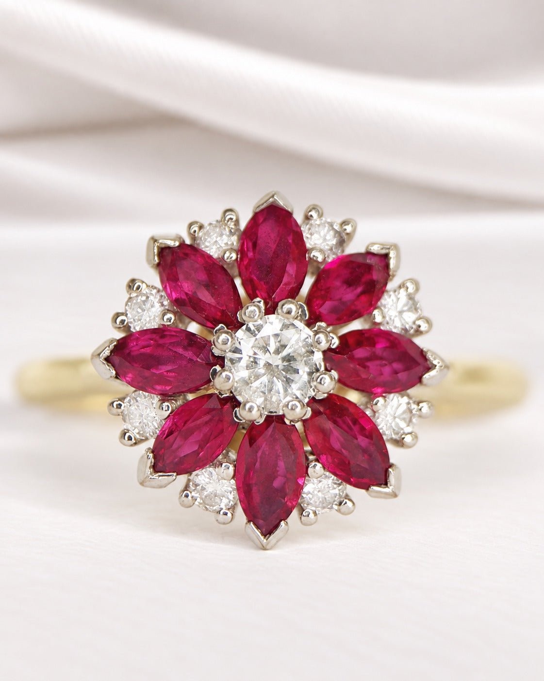 Bague Marguerite Rubis 1.20 carat &amp; Diamants "Teresa" - Elliade Paris