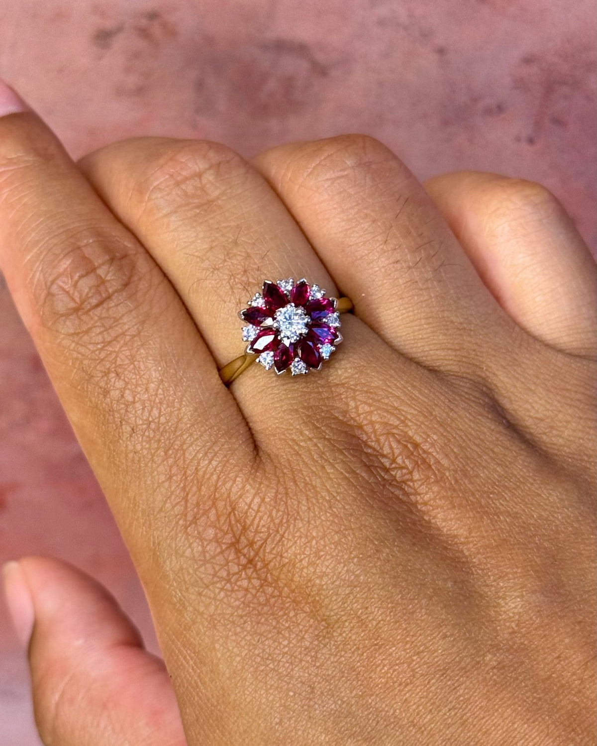 Bague Marguerite Rubis 1.20 carat &amp; Diamants "Teresa" - Elliade Paris