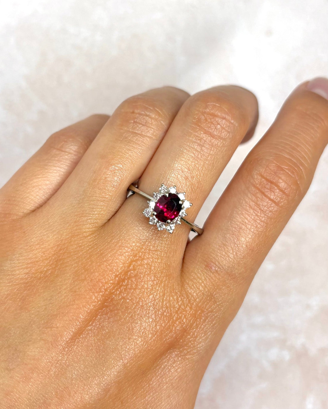 Bague Marguerite Rubis 1.25 carat &amp; Diamants 0.36 carat "Amandine" - Elliade Paris