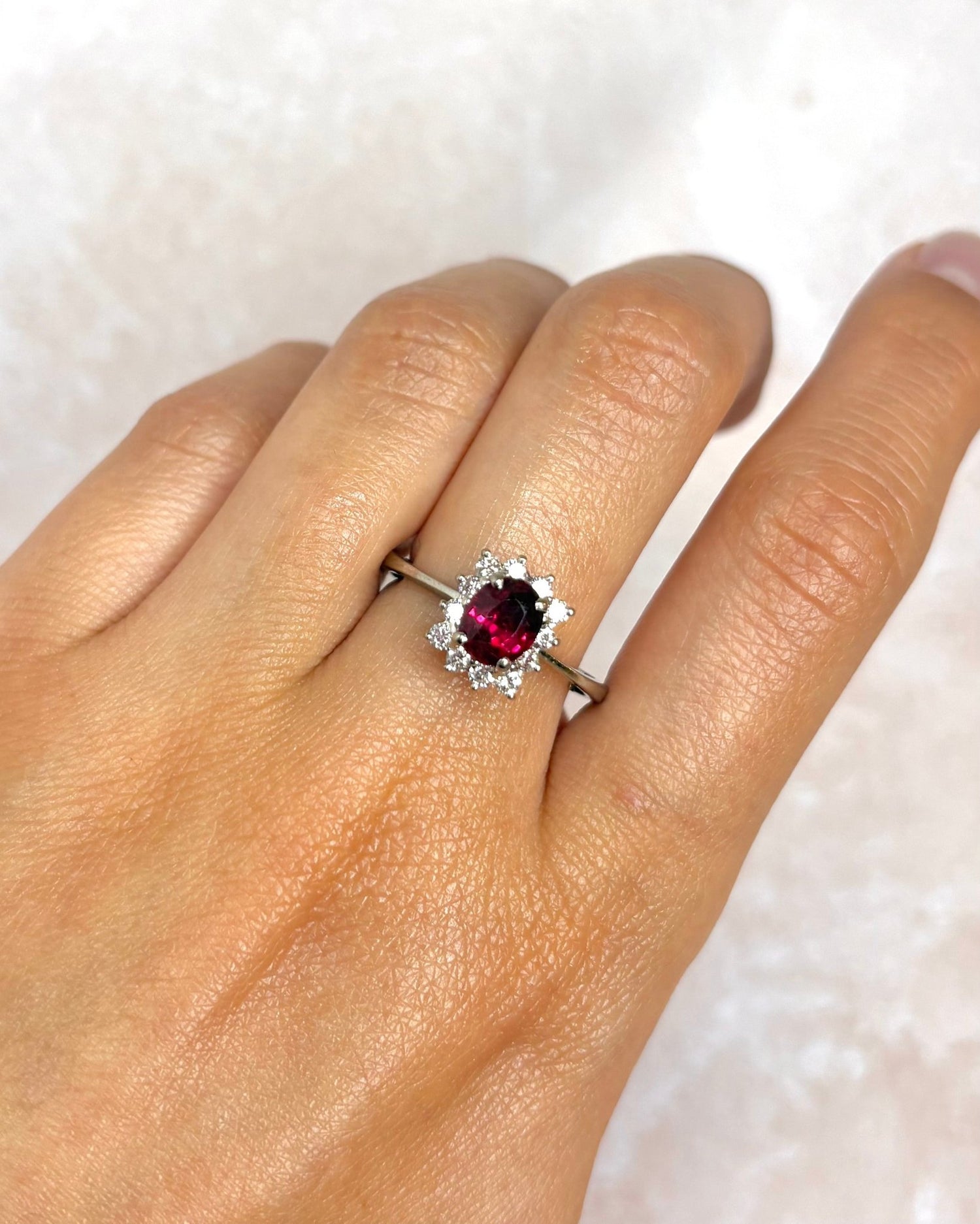 Bague Marguerite Rubis 1.25 carat &amp; Diamants 0.36 carat "Amandine" - Elliade Paris