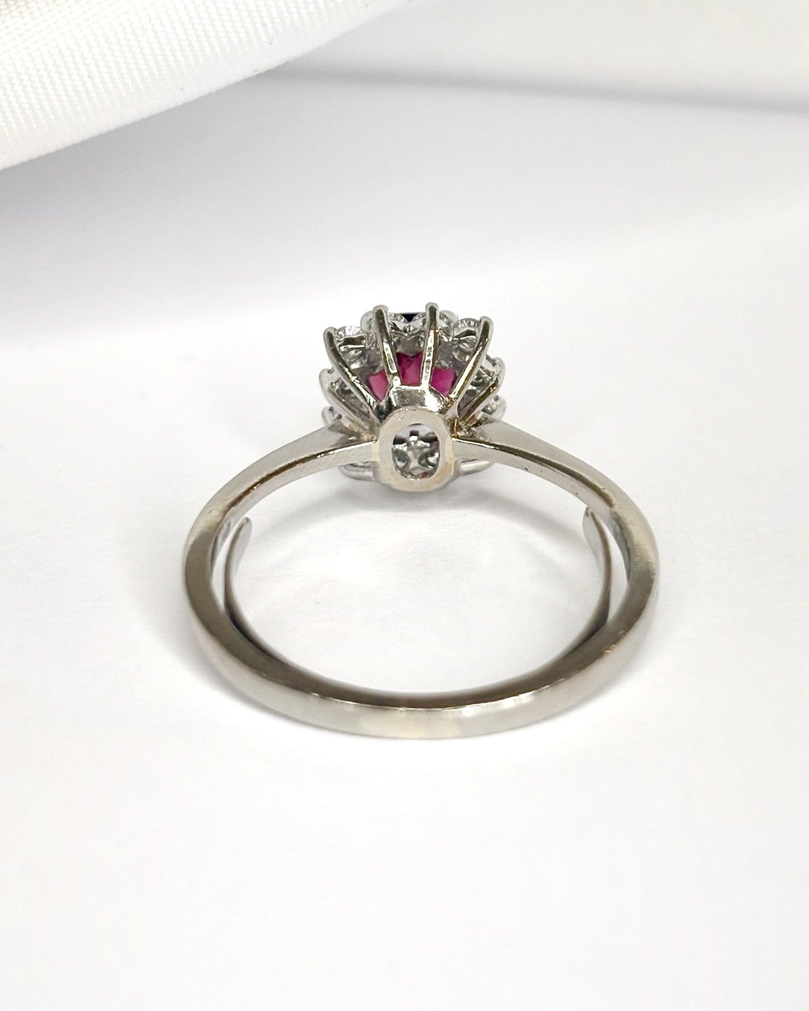 Bague Marguerite Rubis 1.25 carat &amp; Diamants 0.36 carat "Amandine" - Elliade Paris